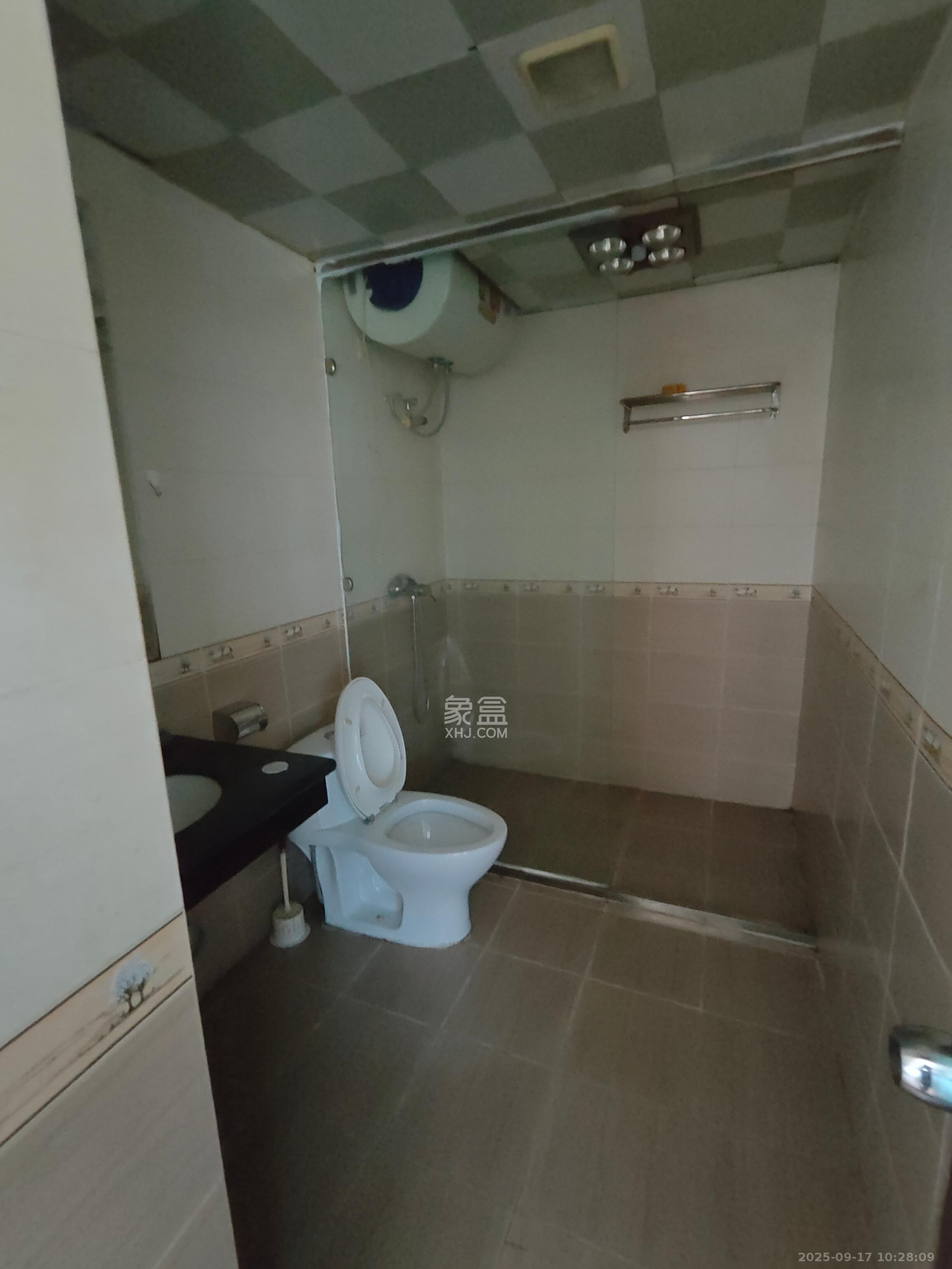 君临天厦  4室1厅1卫    3000.0元/月室内图