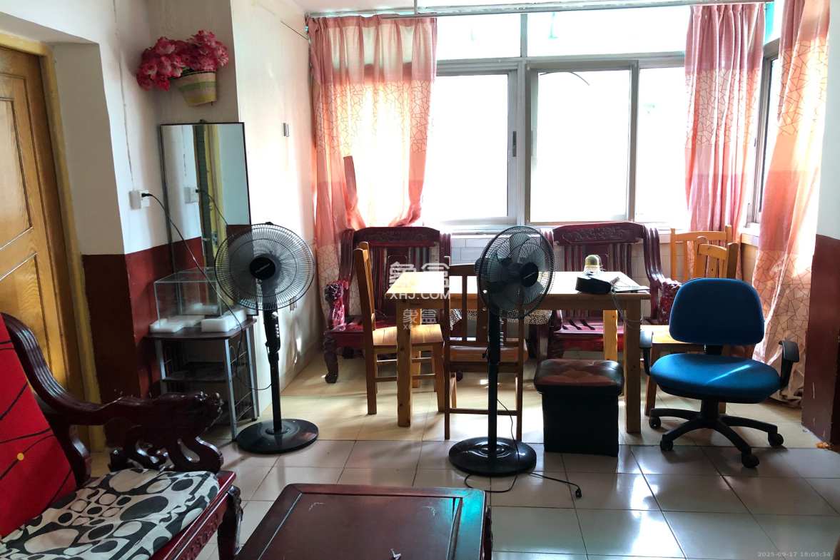 红旗区四片 2室2厅1卫 1300.0元/月 红旗区四片 2室2厅1卫 1300.0元/月室内图