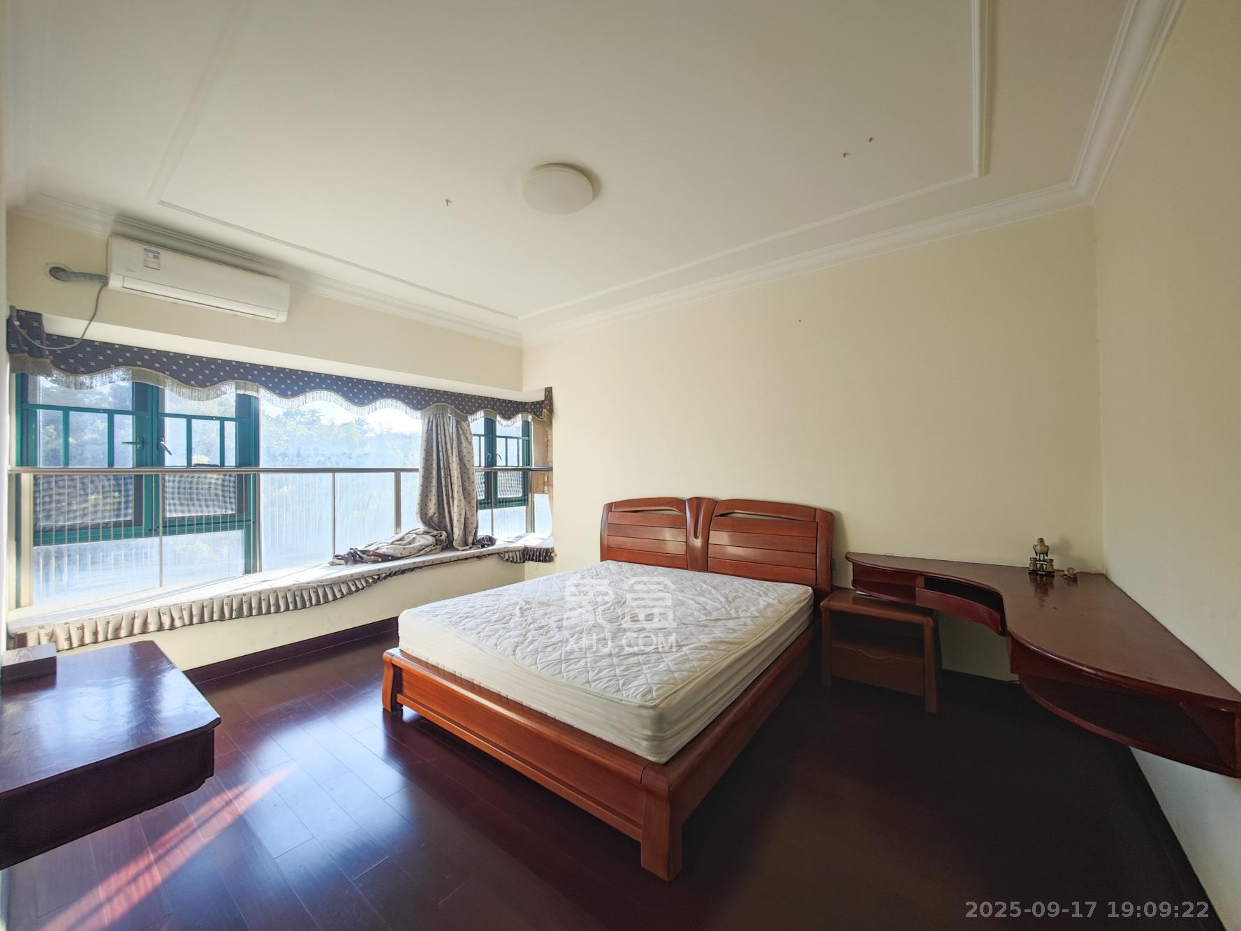 恒大城  4室2厅2卫    126.8万卧室