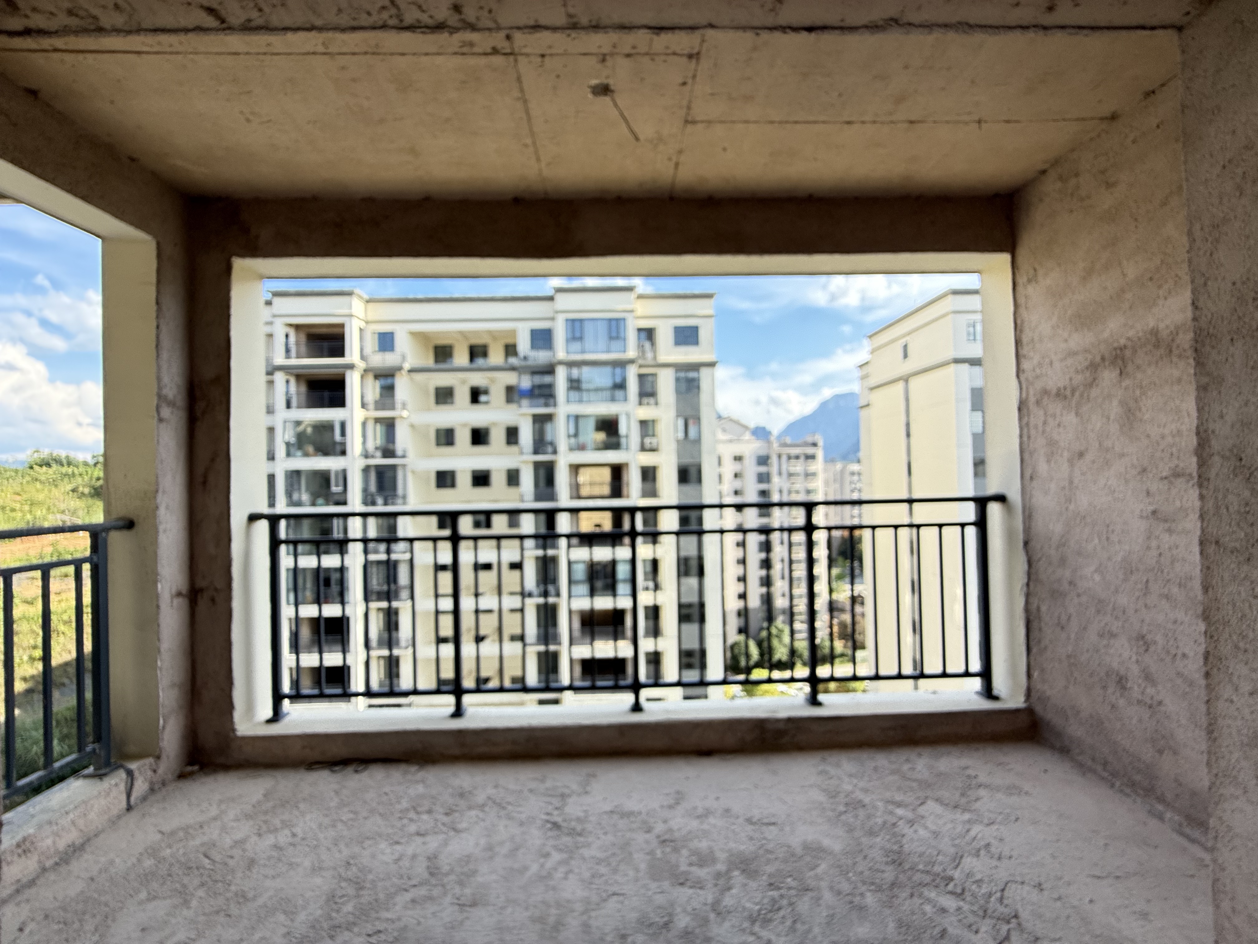 空港新城二期 4室2厅2卫 52.0万 空港新城二期 4室2厅2卫 52.0万客厅