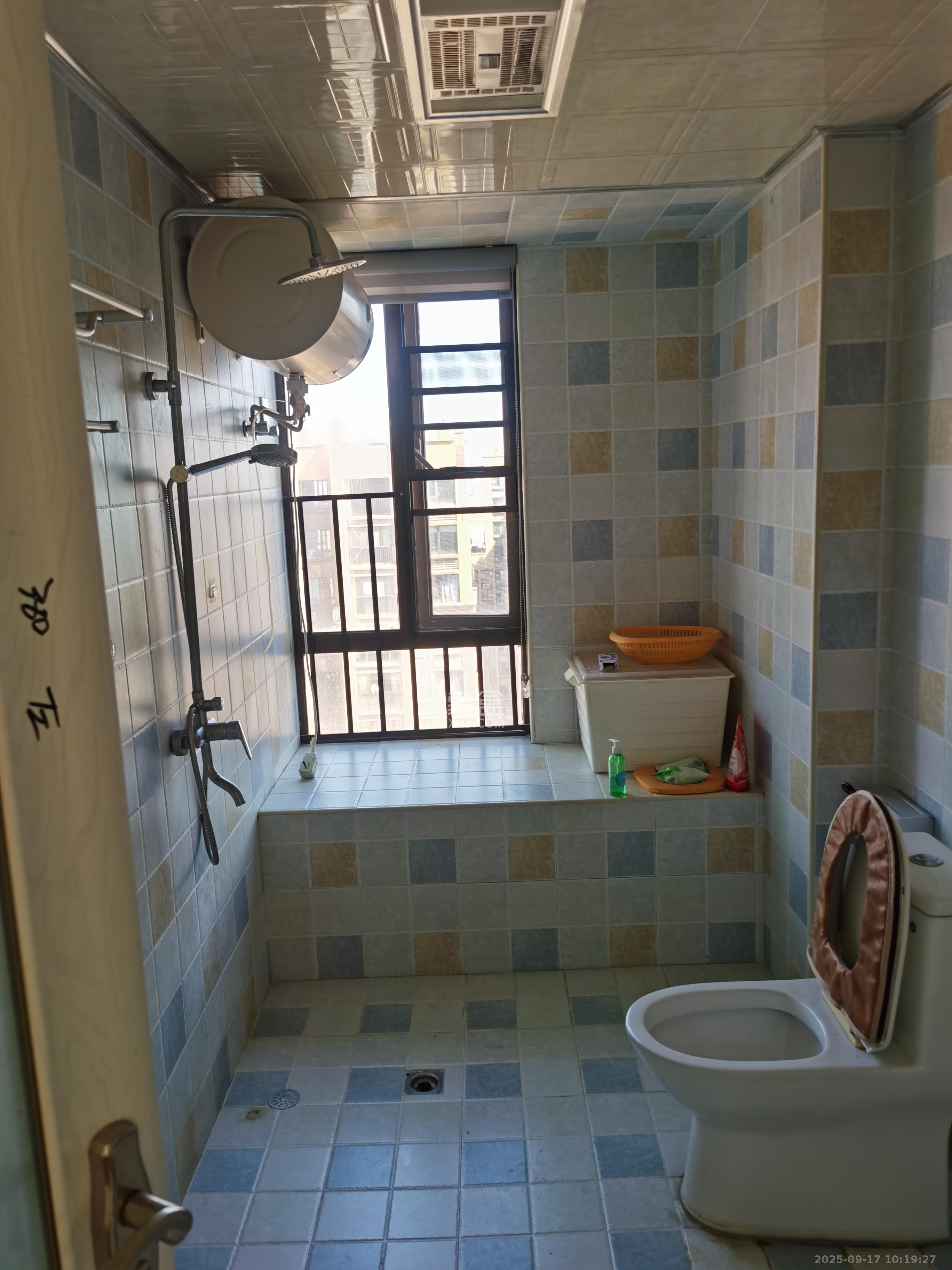 华润凤凰城三期 3室2厅2卫 2500.0元/月 华润凤凰城三期 3室2厅2卫 2500.0元/月室内图