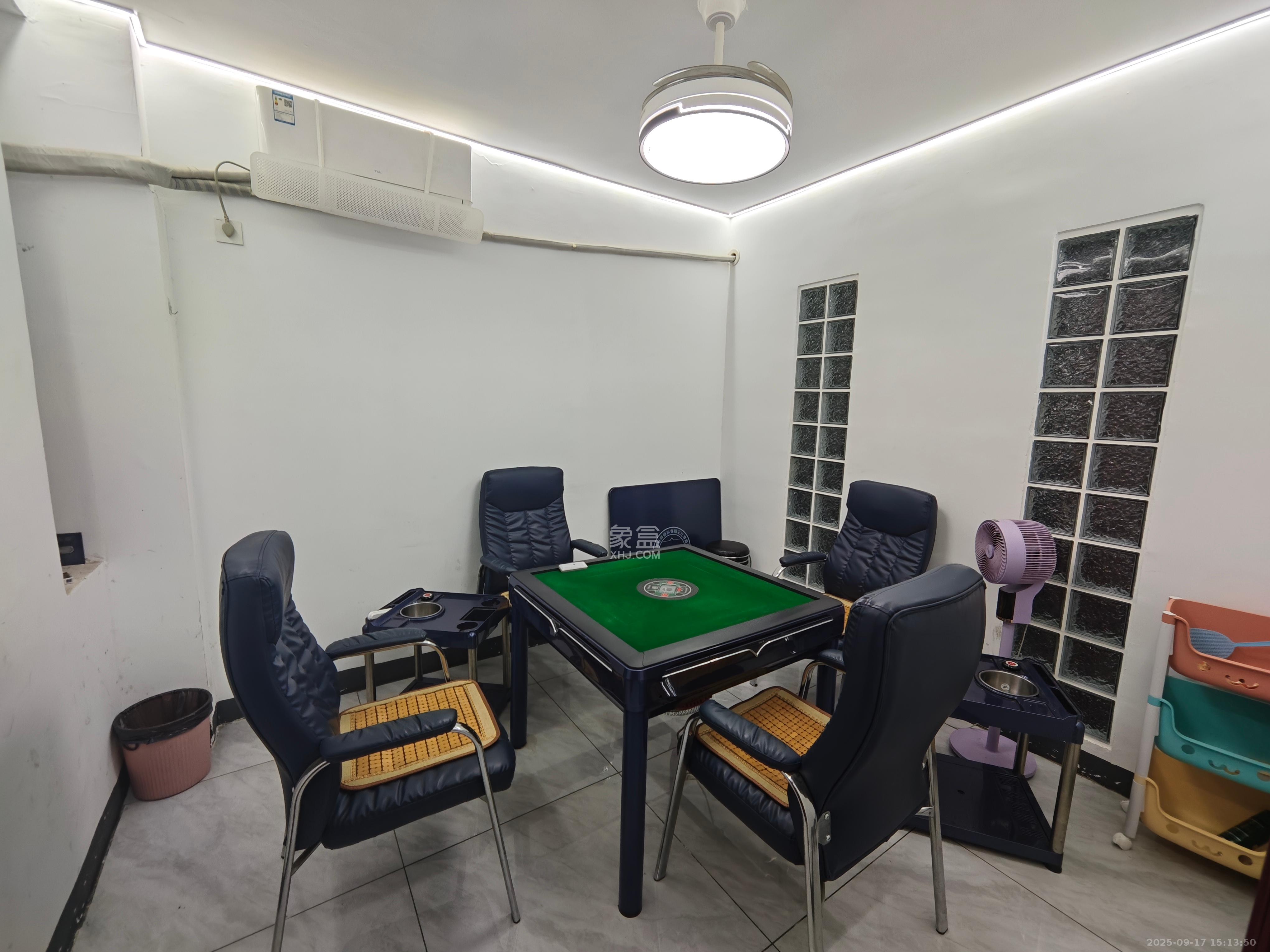 山水人家一二期   128.0㎡      3200.0元/月室内图