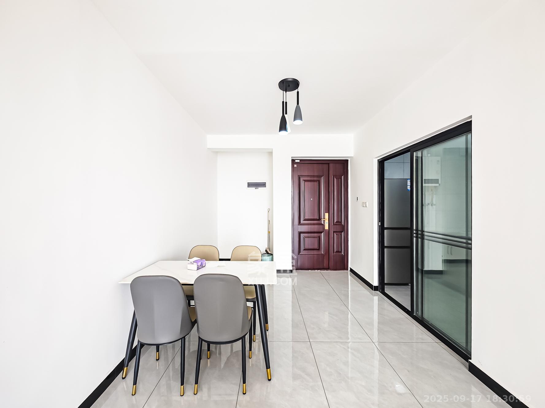 青竹湖曦园  3室2厅1卫    80.88万 青竹湖曦园  3室2厅1卫    80.88万客厅