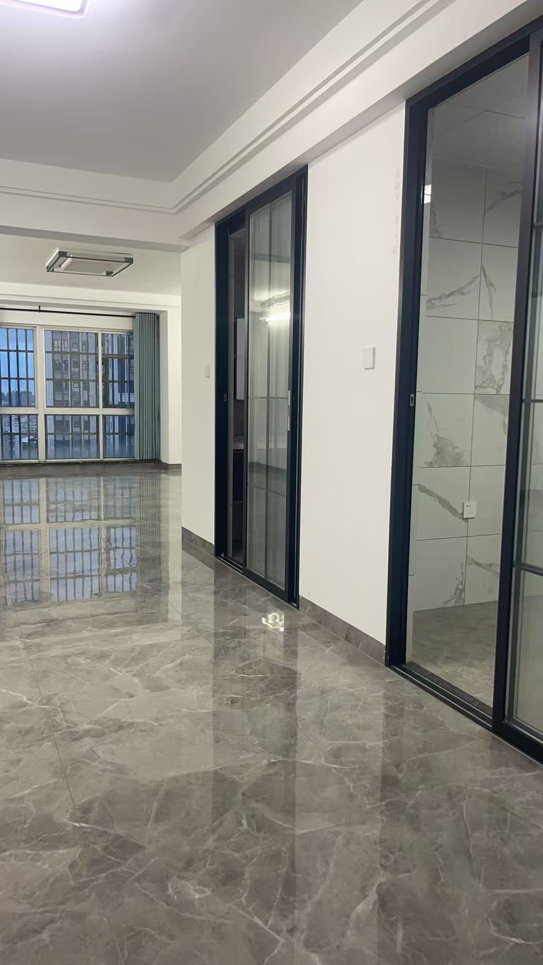 蓝水湾二期 3室2厅1卫 3000.0元/月 蓝水湾二期 3室2厅1卫 3000.0元/月室内图