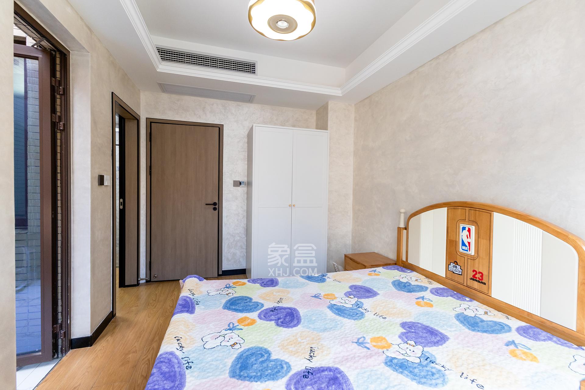 盈峰翠邸 5室2厅4卫 298.0万 盈峰翠邸 5室2厅4卫 298.0万卧室