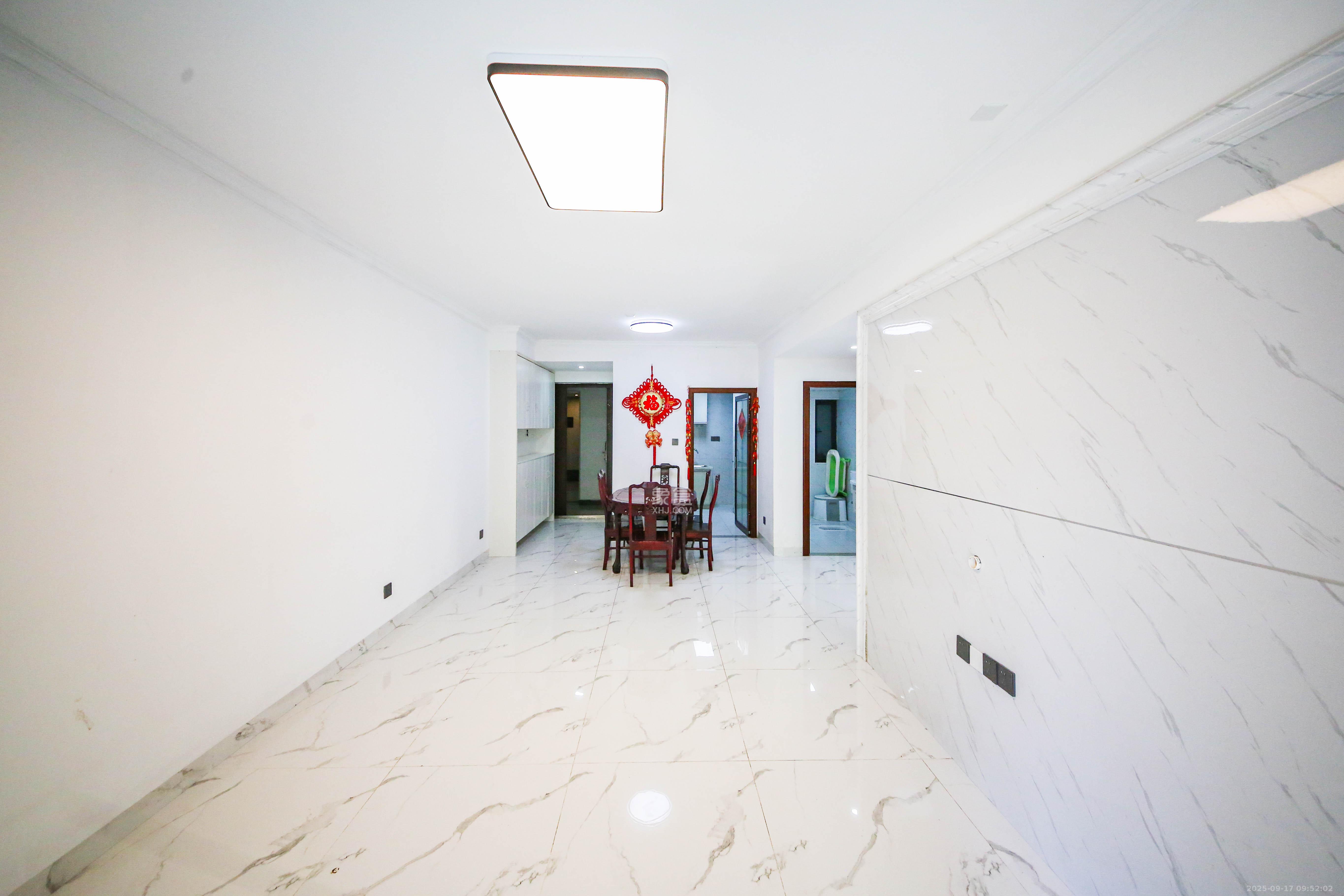 鑫远翡丽郡(鑫远翡丽雅苑) 3室2厅1卫 95.0万 鑫远翡丽郡(鑫远翡丽雅苑) 3室2厅1卫 95.0万客厅