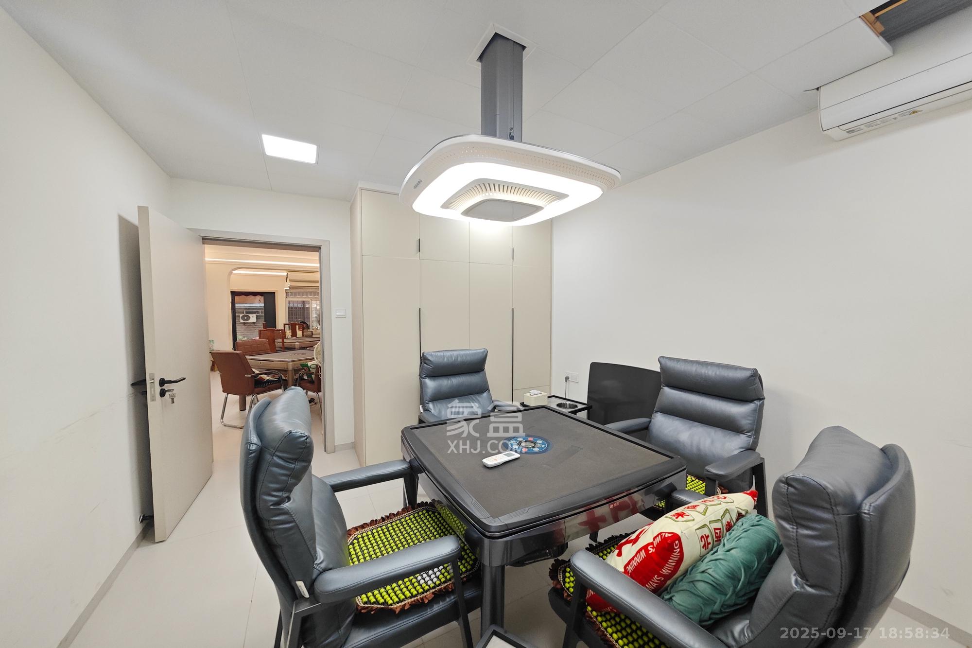 牛角塘社区  2室2厅2卫    78.8万卧室