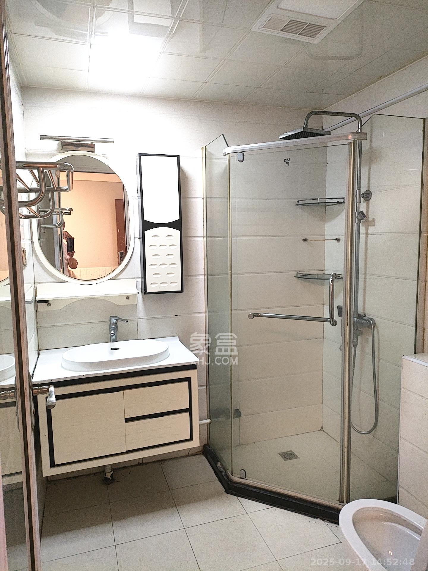 东怡外国（南湖一号)  2室1厅1卫    2800.0元/月室内图