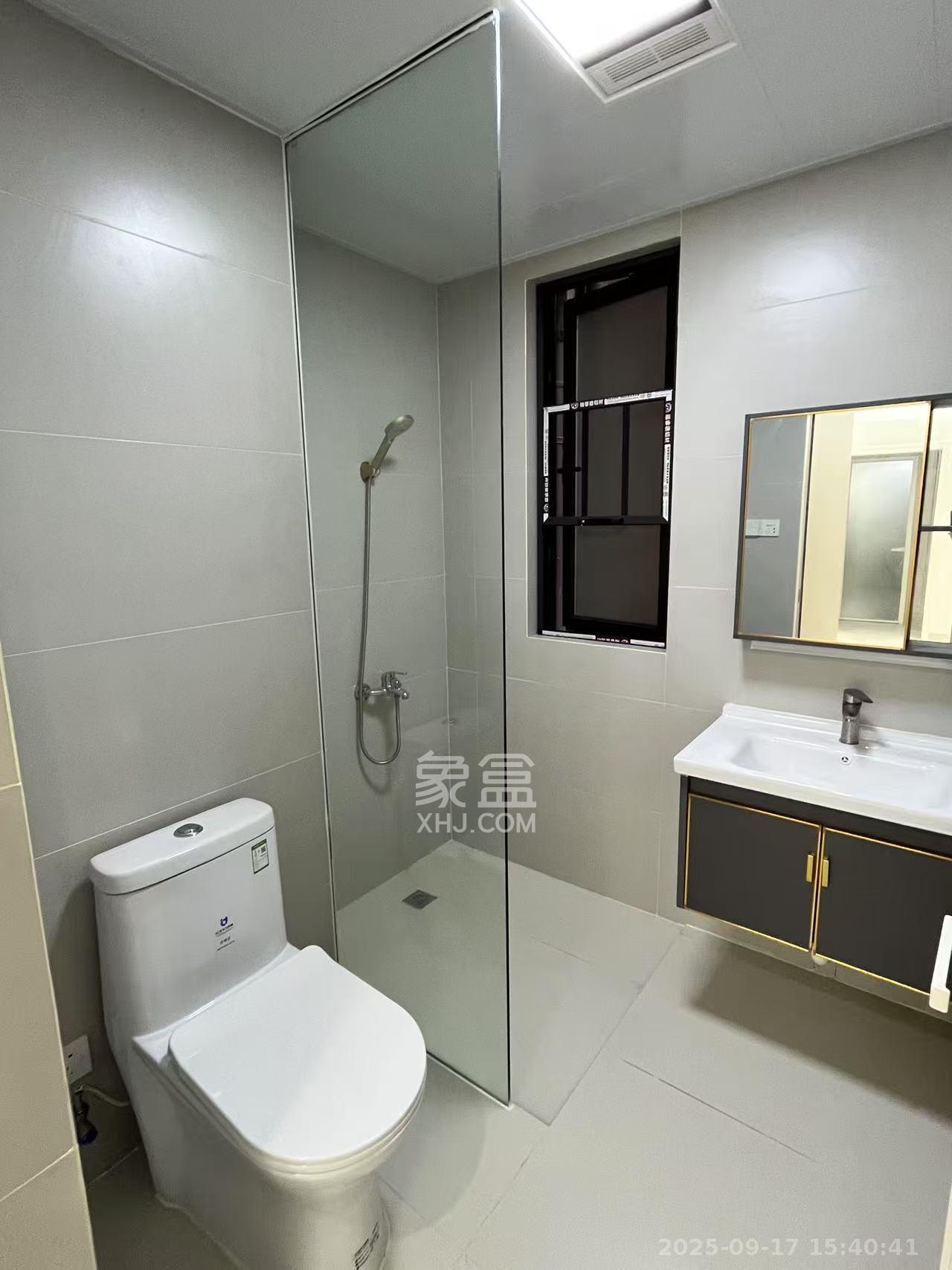 保利城(中航城国际社区、郡原美村) 3室2厅2卫 2600.0元/月 保利城(中航城国际社区、郡原美村) 3室2厅2卫 2600.0元/月室内图