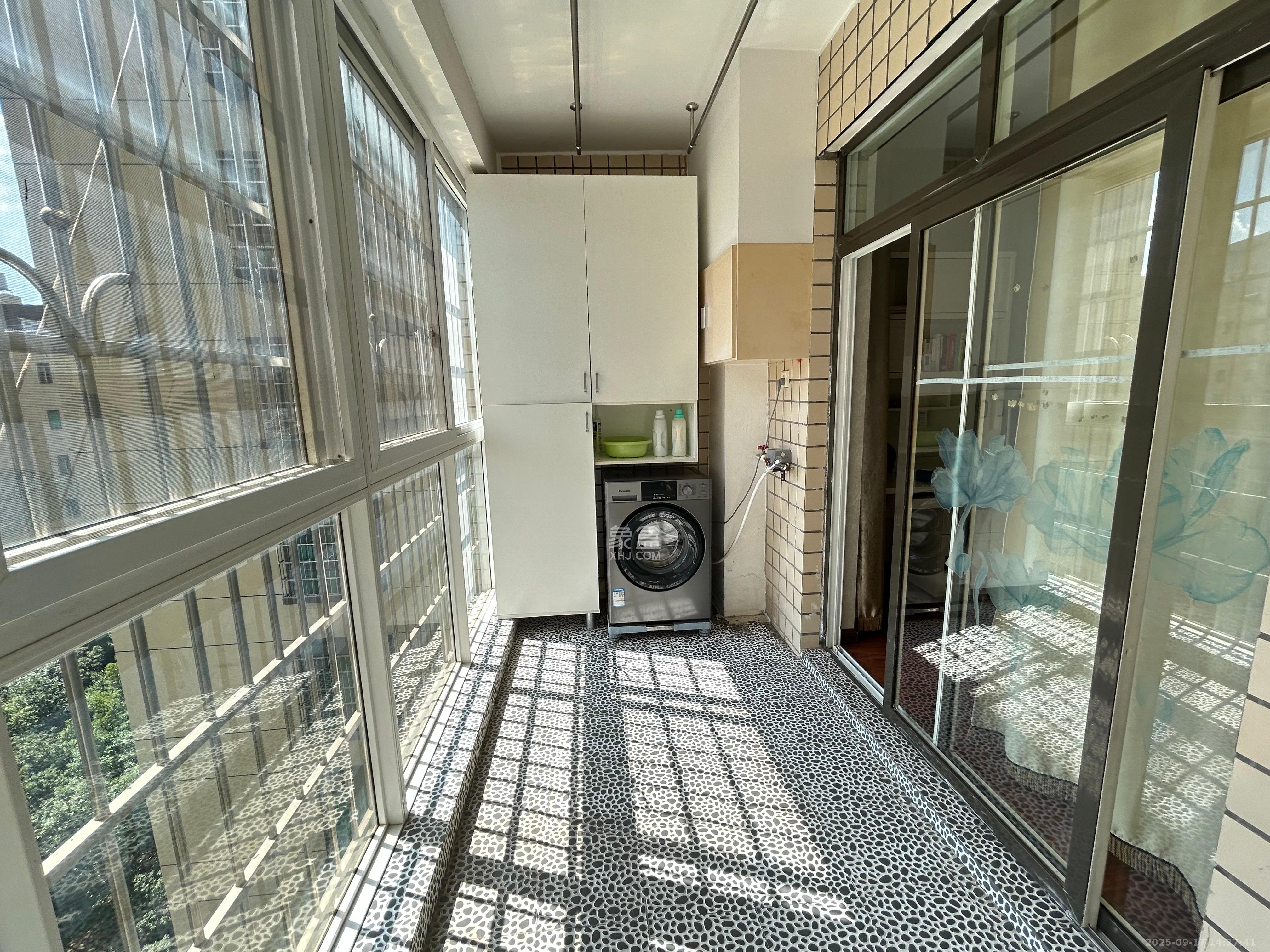 麓谷加州阳光 4室2厅2卫 3600.0元/月 麓谷加州阳光 4室2厅2卫 3600.0元/月室内图