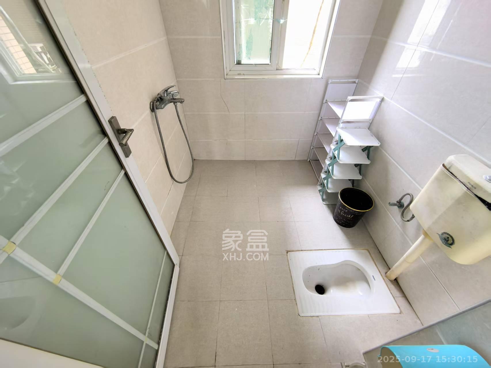 银港水晶城 3室2厅2卫 2500.0元/月 银港水晶城 3室2厅2卫 2500.0元/月室内图