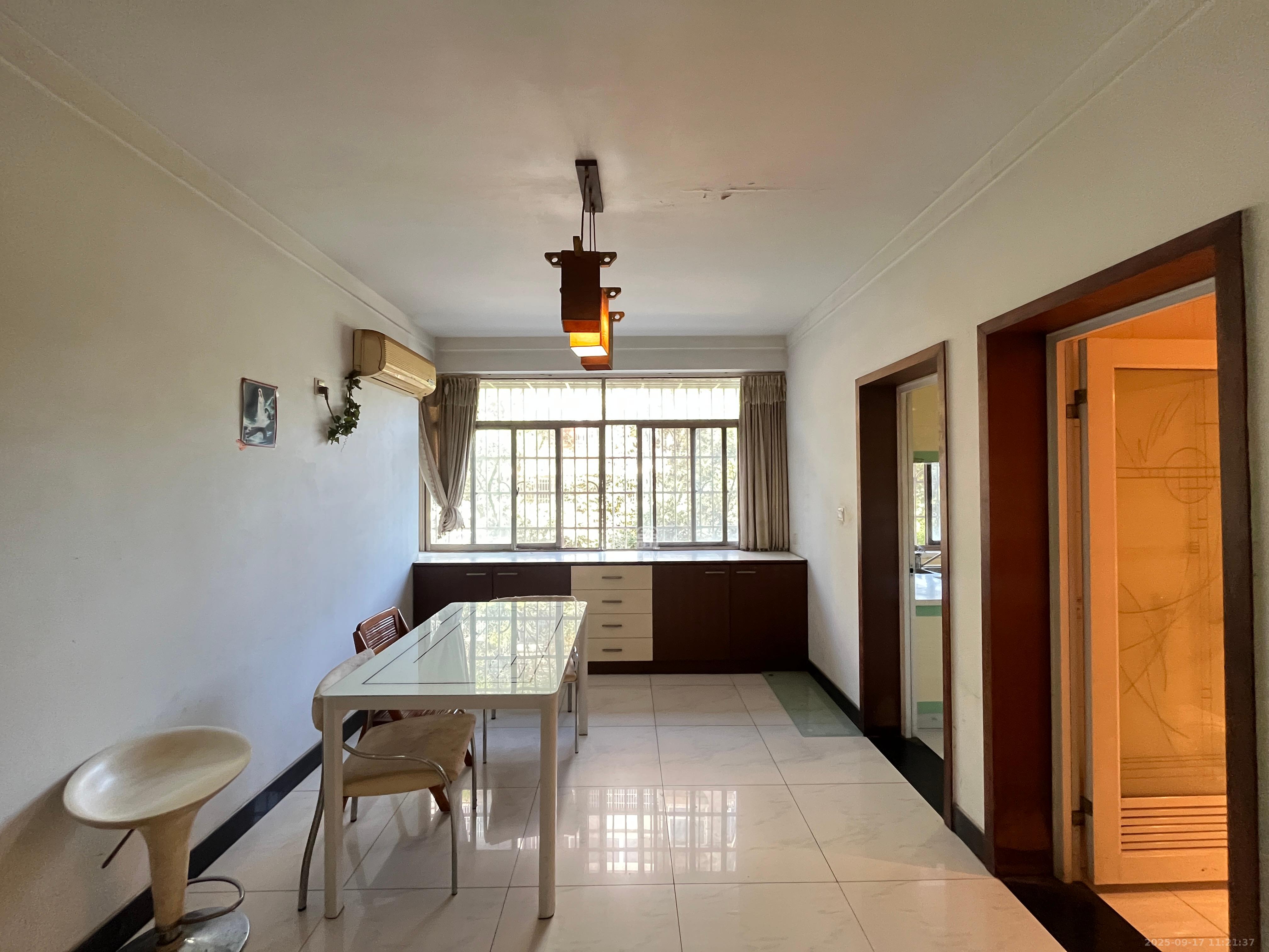 金星公寓  3室2厅2卫    2200.0元/月室内图