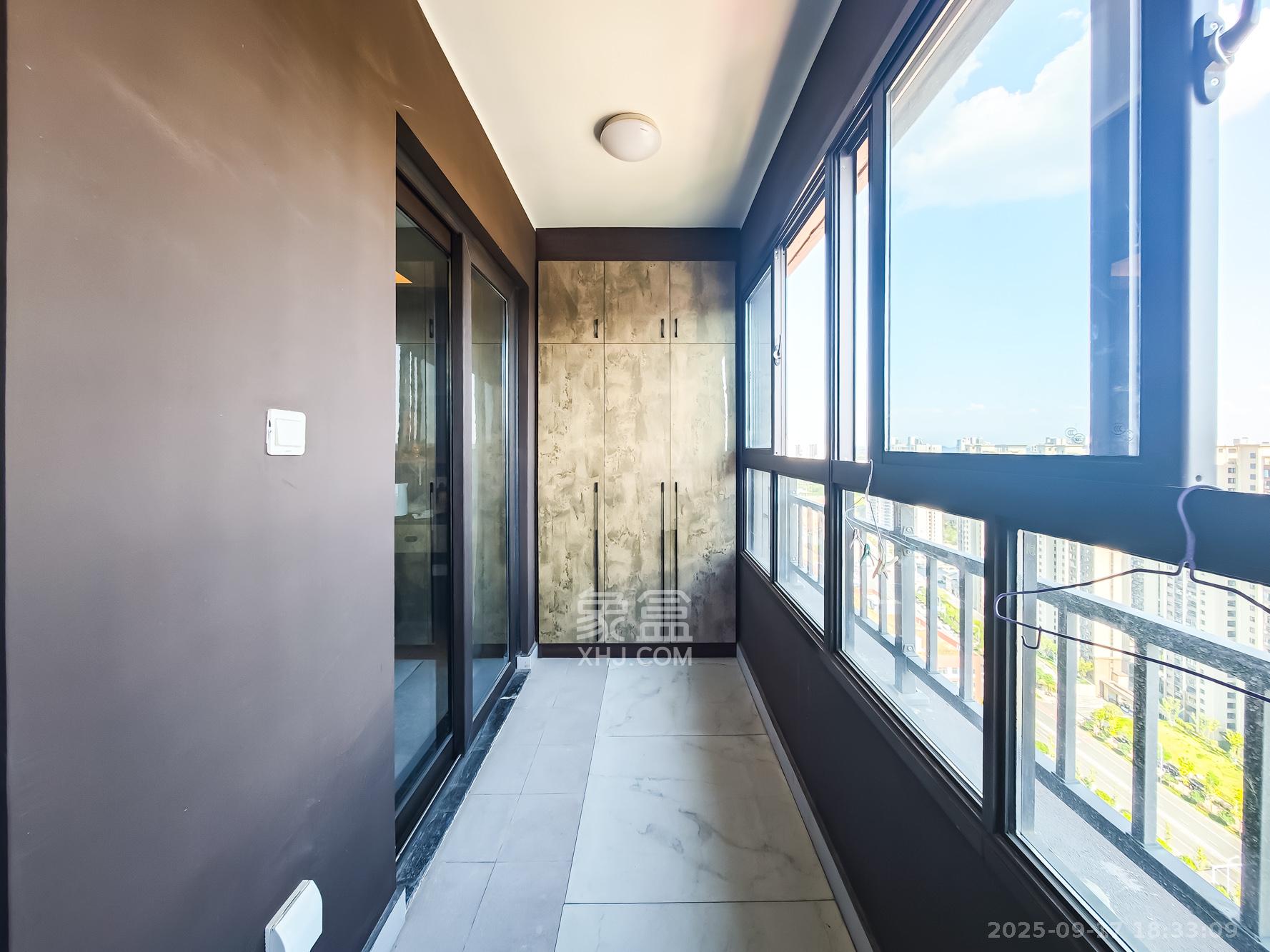 新城和樾(新城和樾公馆) 3室2厅2卫 120.0万 新城和樾(新城和樾公馆) 3室2厅2卫 120.0万阳台