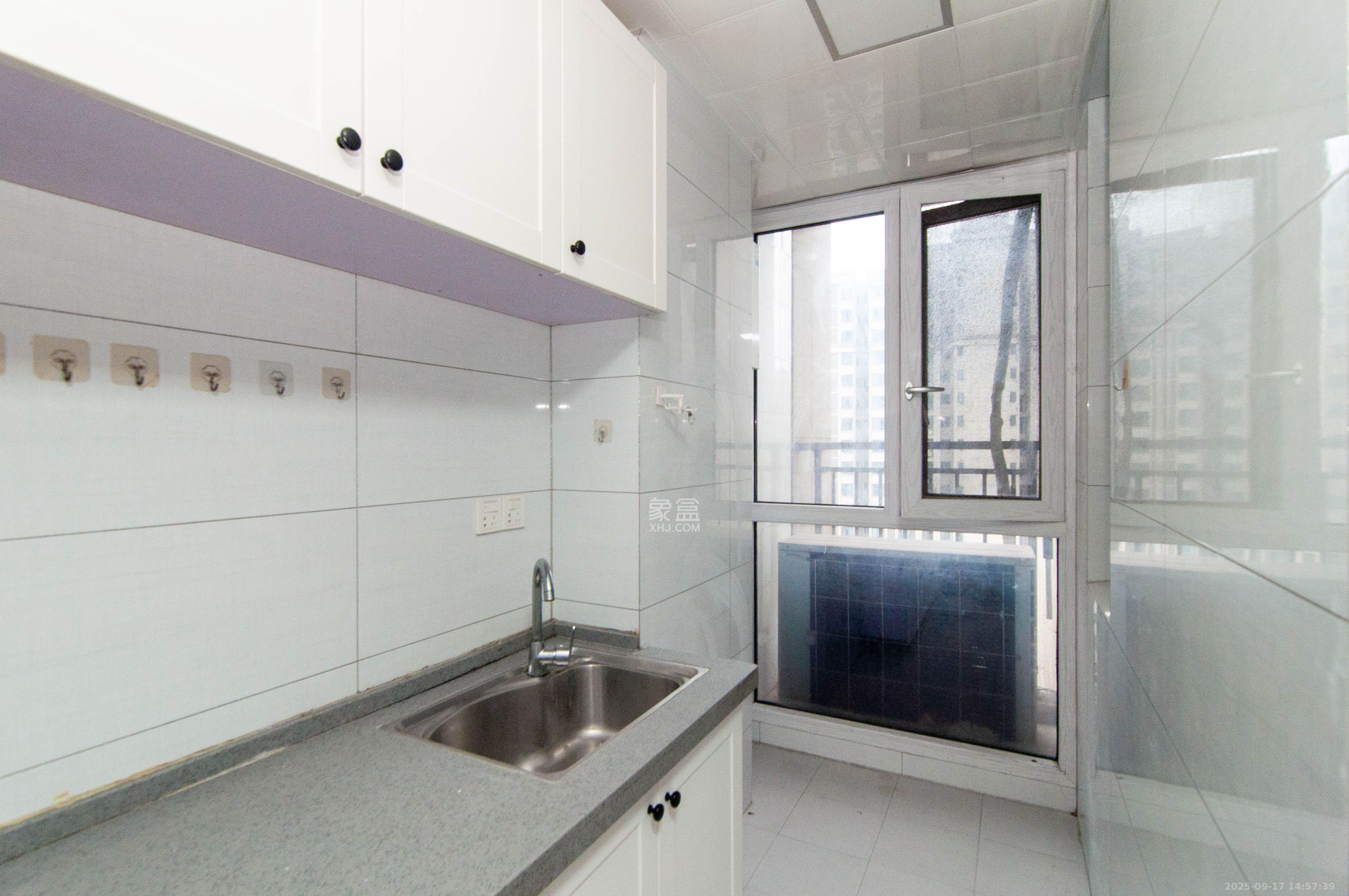 梅溪湖金茂湾  3室2厅2卫    2500.0元/月 梅溪湖金茂湾  3室2厅2卫    2500.0元/月室内图