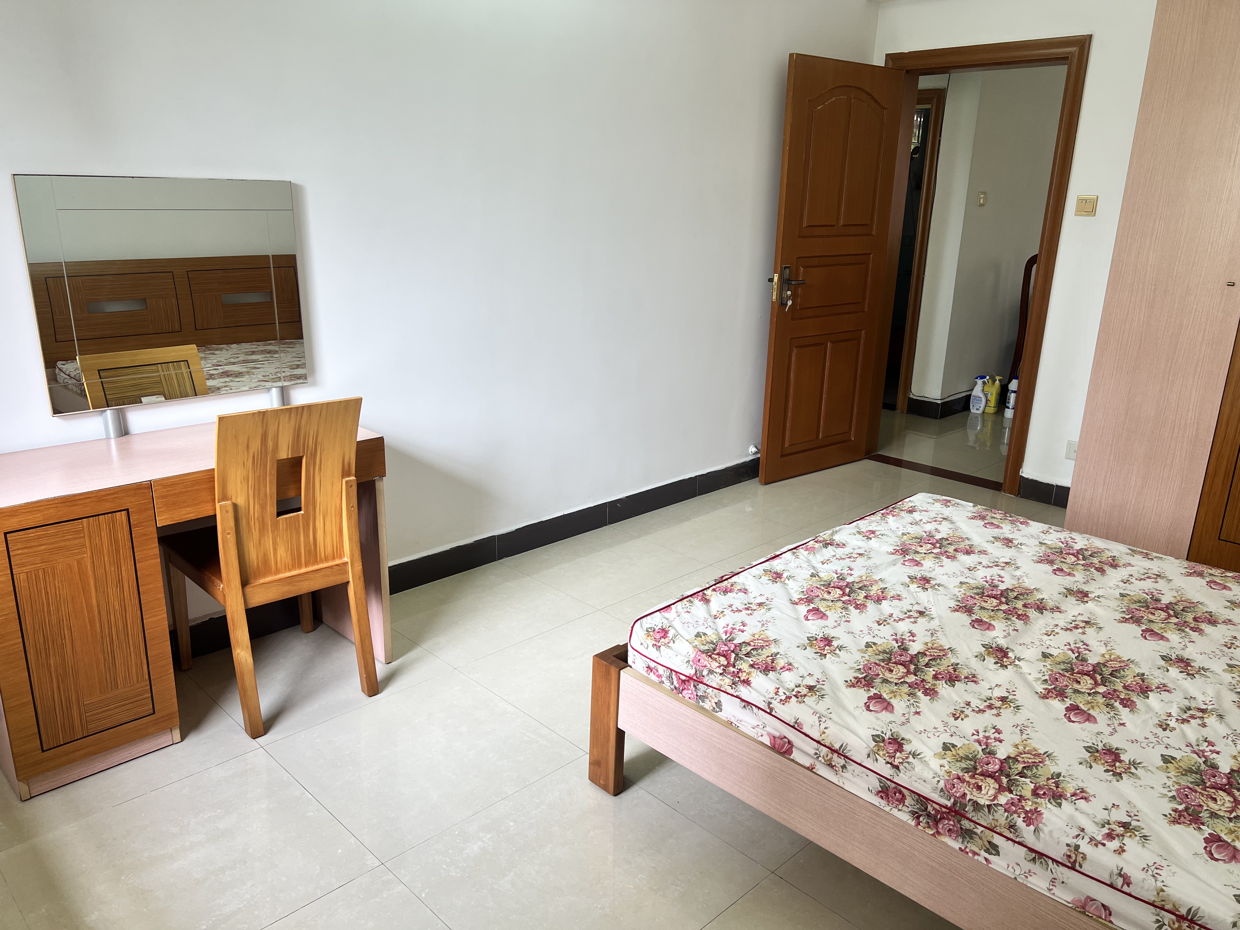 宇盛小区 3室2厅1卫 2100.0元/月 宇盛小区 3室2厅1卫 2100.0元/月室内图