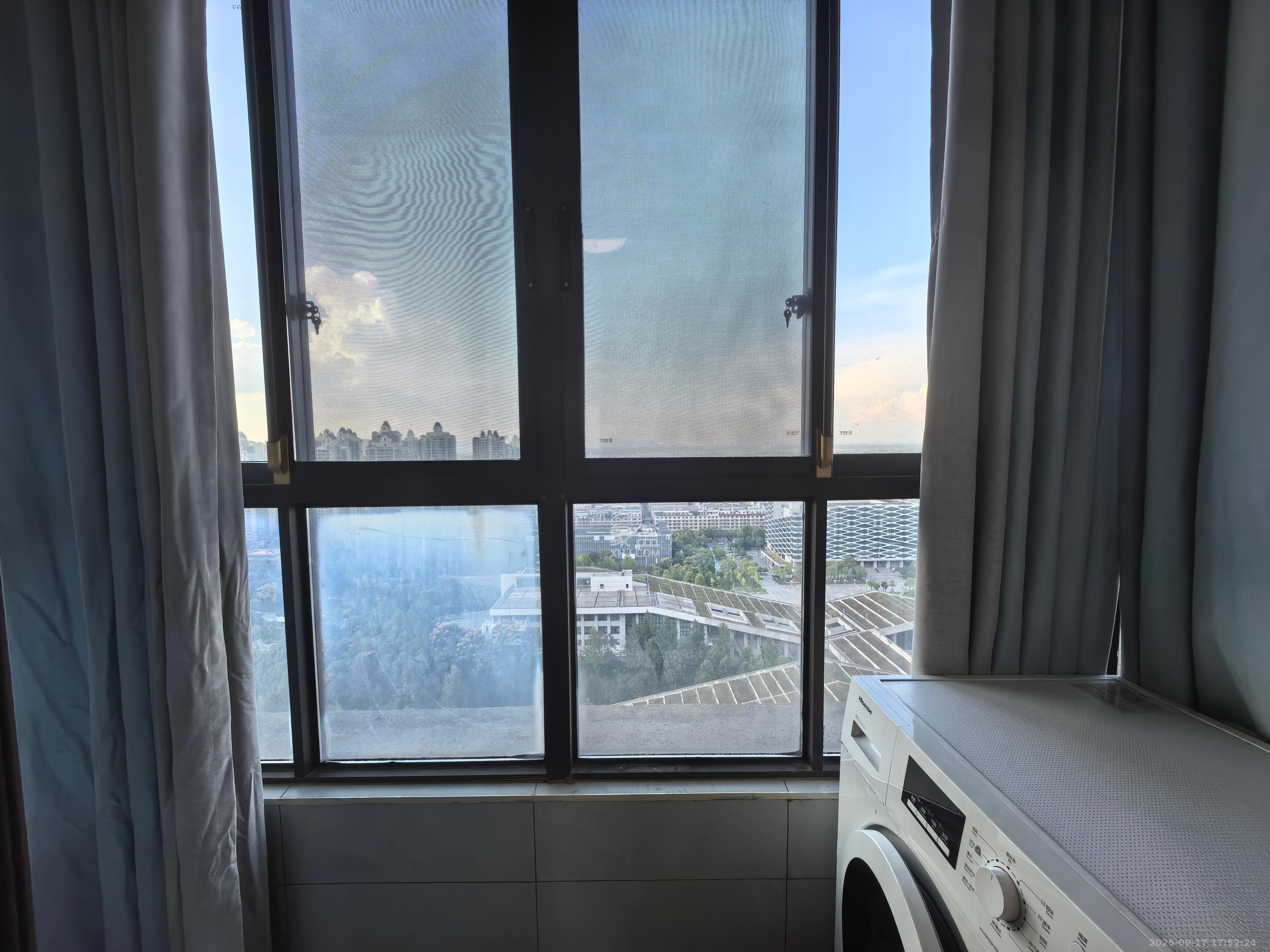 华润置地广场二期 3室2厅2卫 2400.0元/月 华润置地广场二期 3室2厅2卫 2400.0元/月室内图