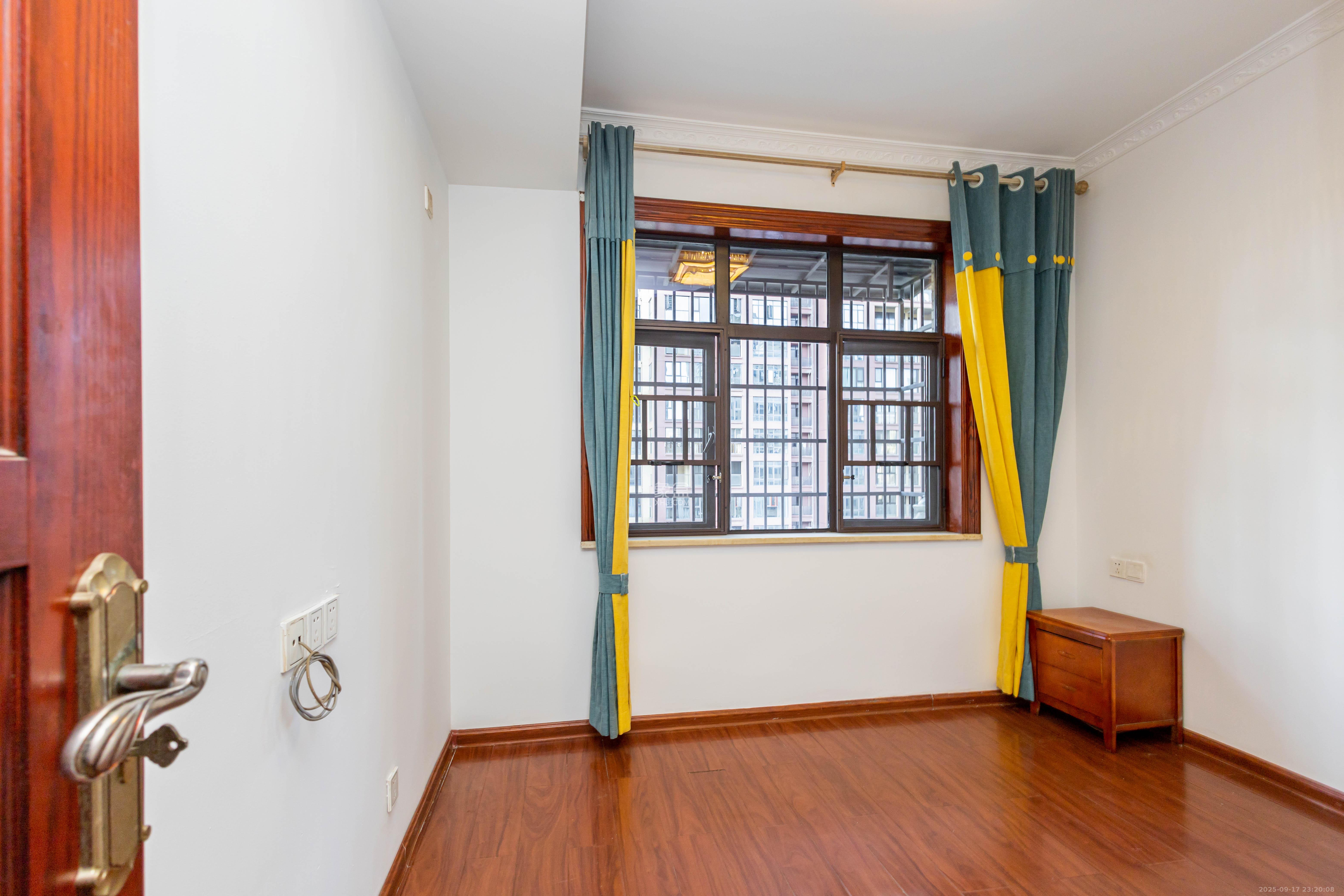 盛隆佳园  4室2厅2卫    126.0万卧室