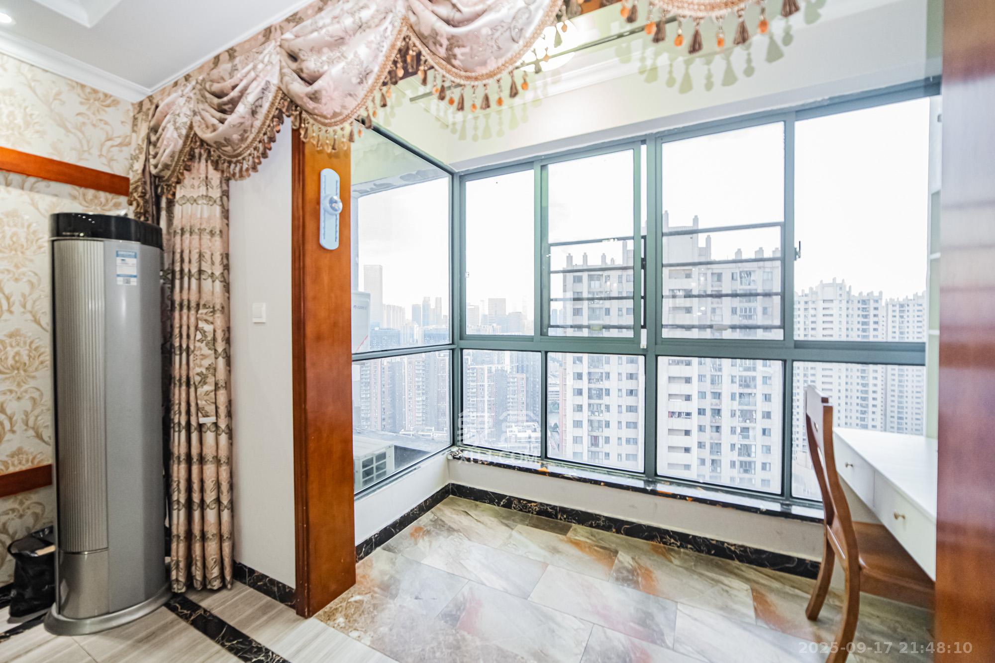 北辰三角洲B2E2区 3室2厅2卫 180.0万 北辰三角洲B2E2区 3室2厅2卫 180.0万阳台