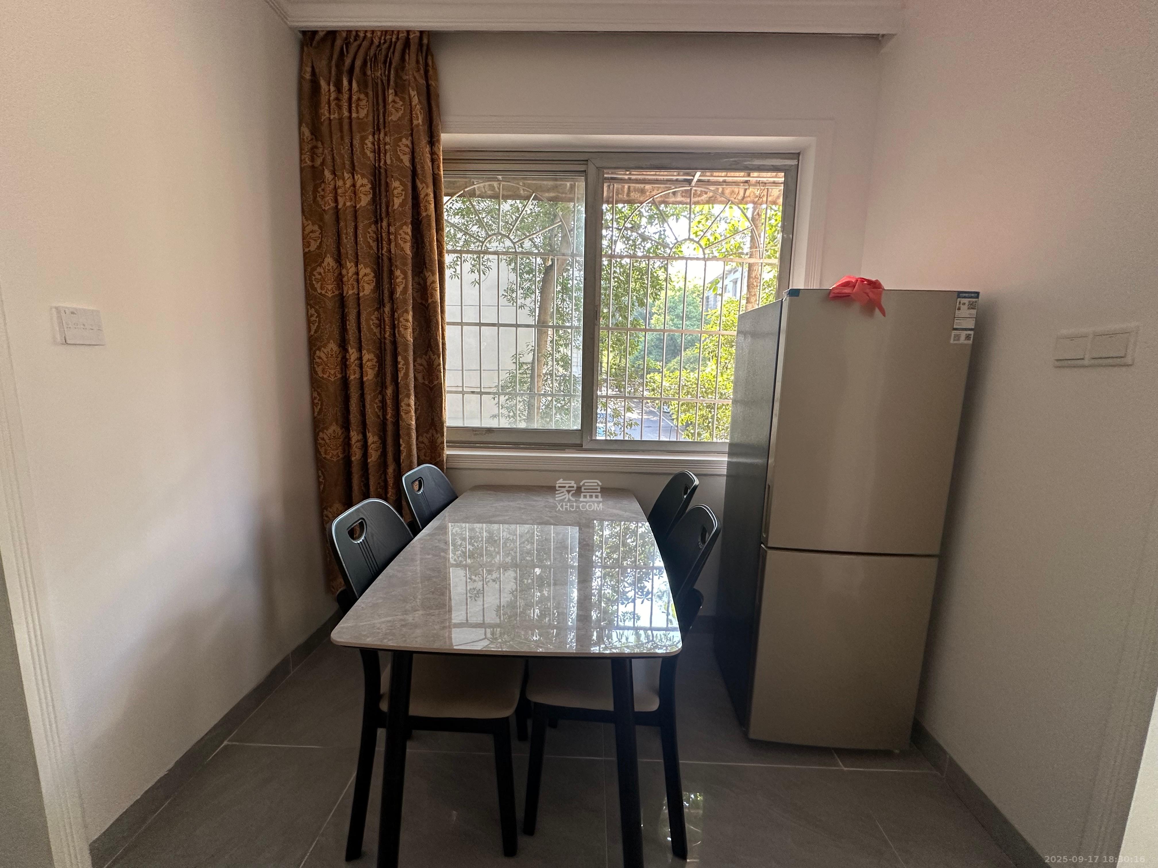 南园小区  2室2厅1卫    1800.0元/月室内图