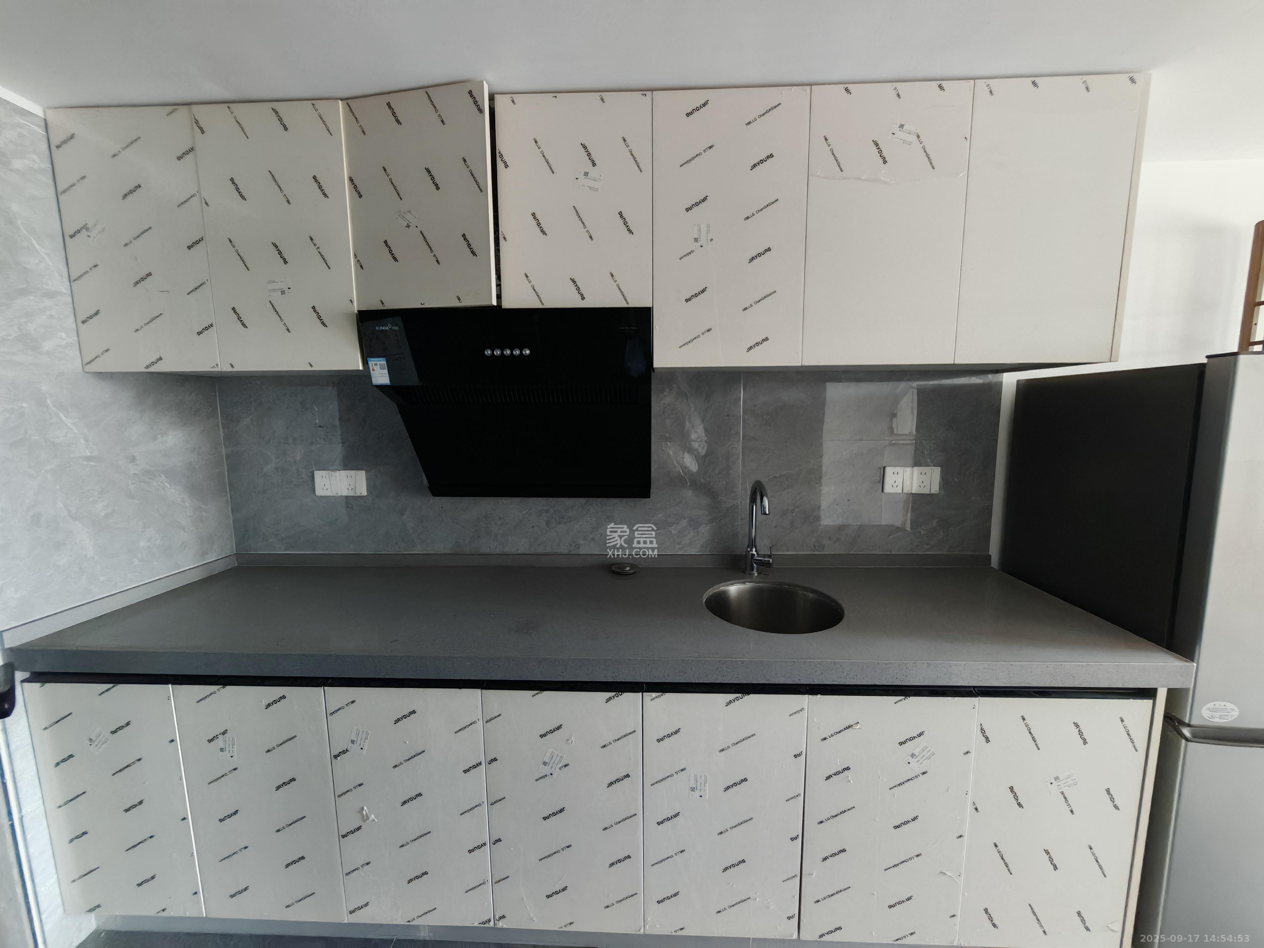 敬天广场 2室1厅1卫 2300.0元/月 敬天广场 2室1厅1卫 2300.0元/月室内图