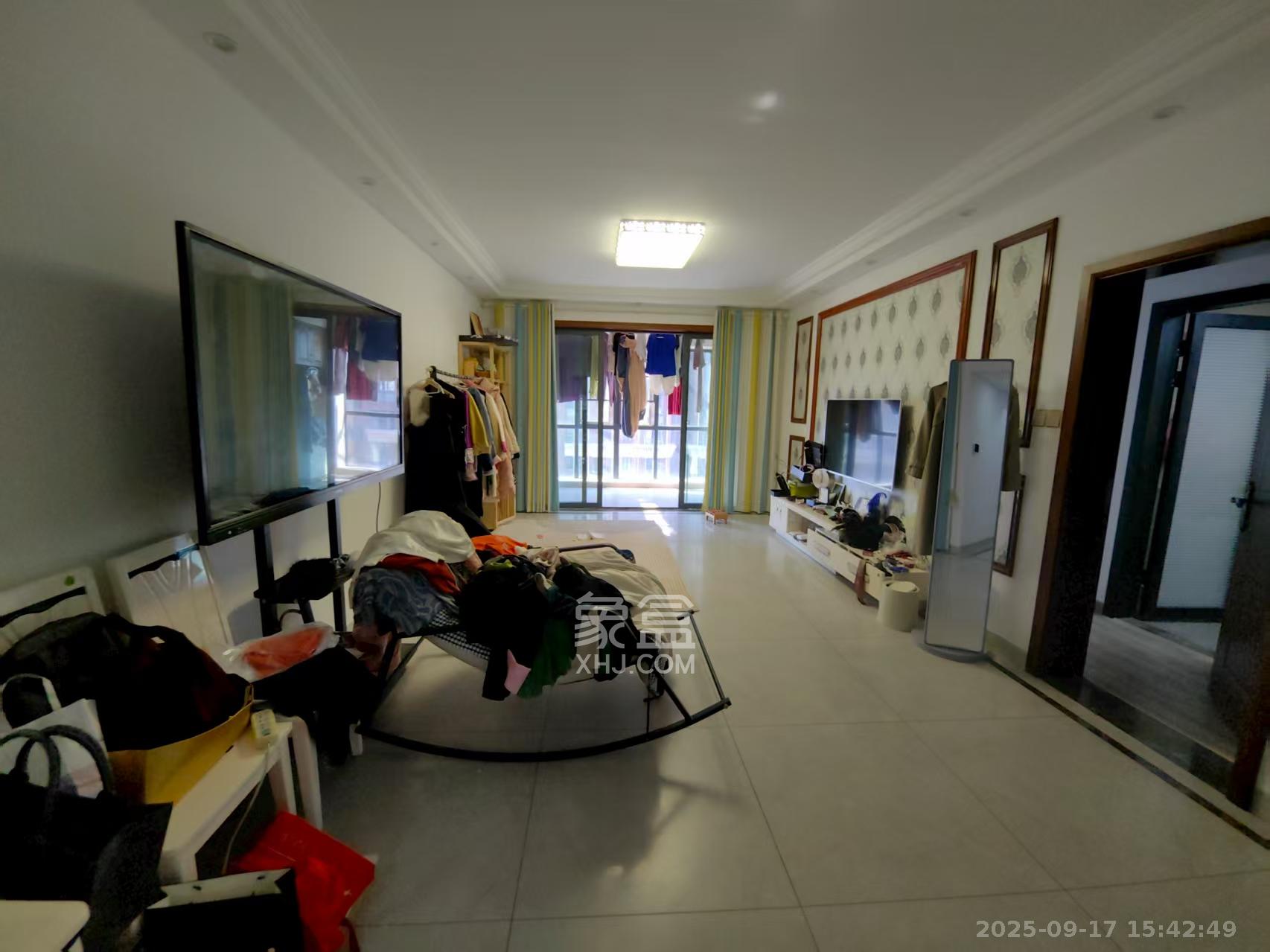 半山壹号  3室2厅2卫    3000.0元/月室内图