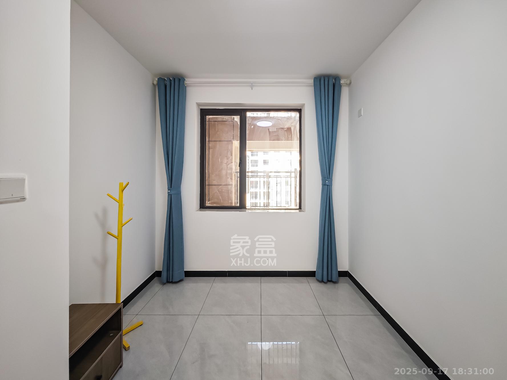 青竹湖曦园  3室2厅1卫    80.88万 青竹湖曦园  3室2厅1卫    80.88万卧室