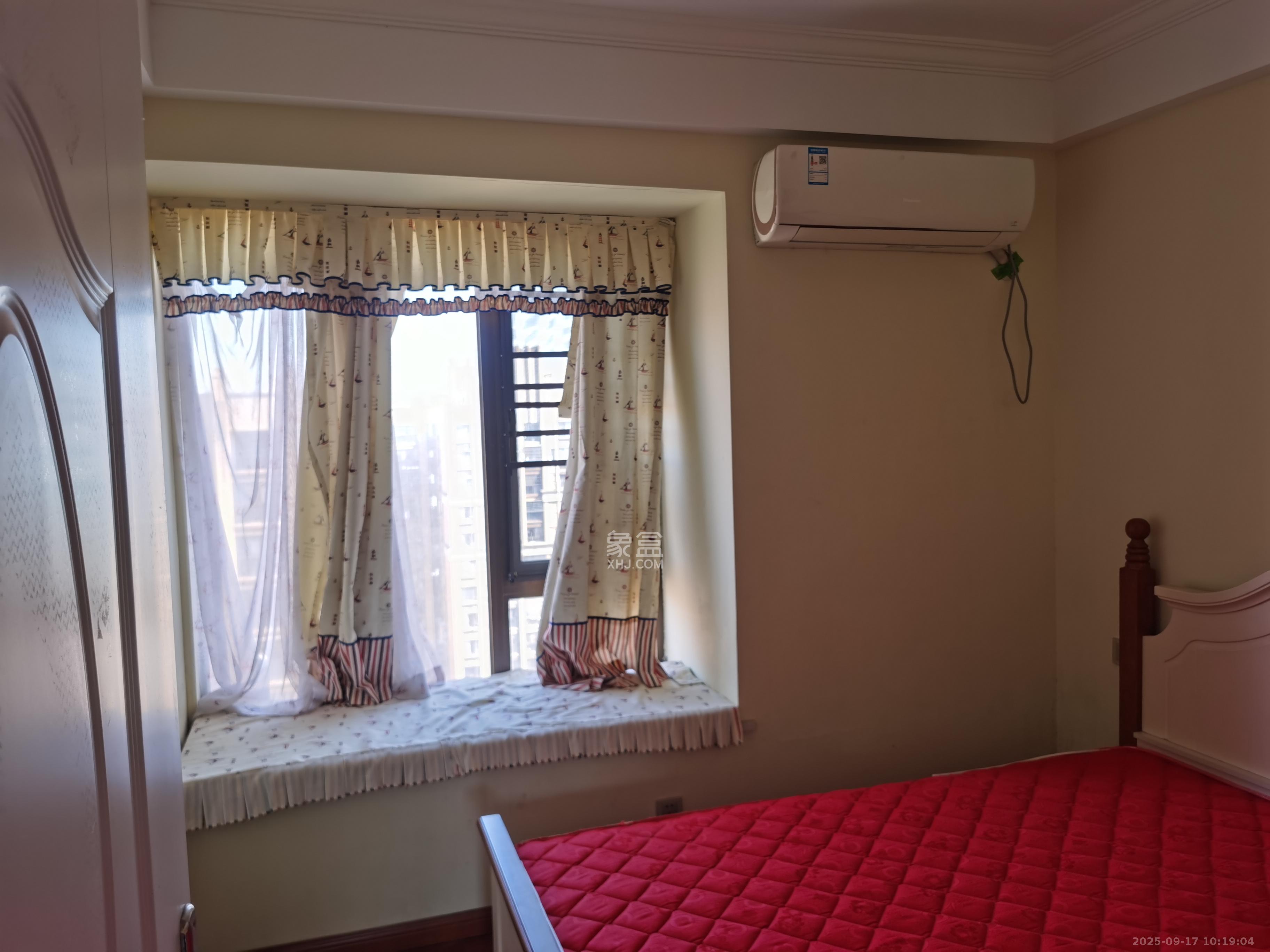 华润凤凰城三期  3室2厅2卫    2500.0元/月室内图