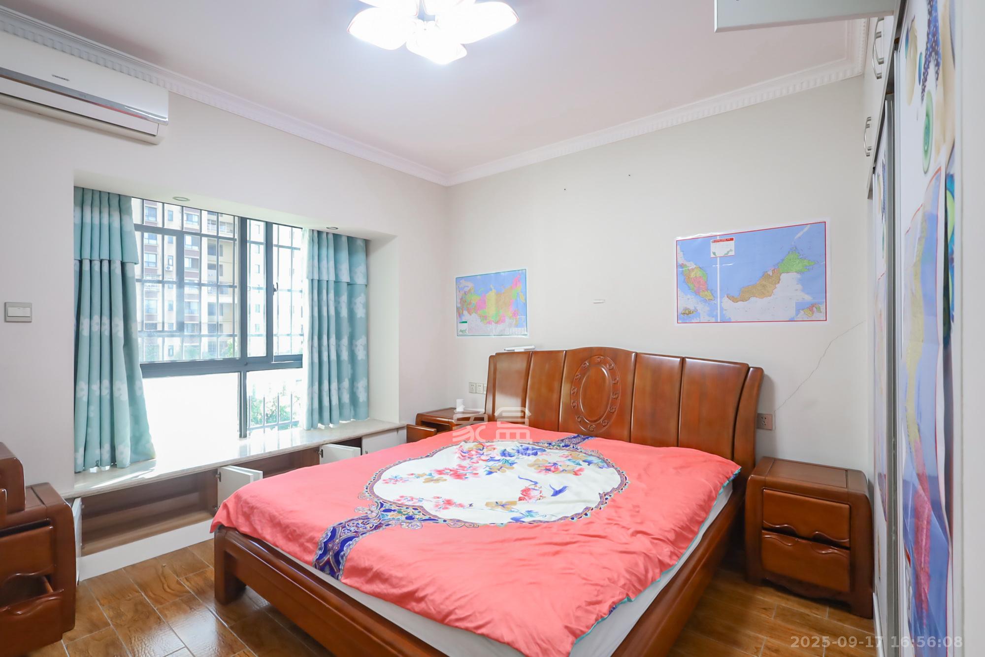 兰亭都荟(璟峰苑) 4室1厅2卫 172.0万 兰亭都荟(璟峰苑) 4室1厅2卫 172.0万卧室