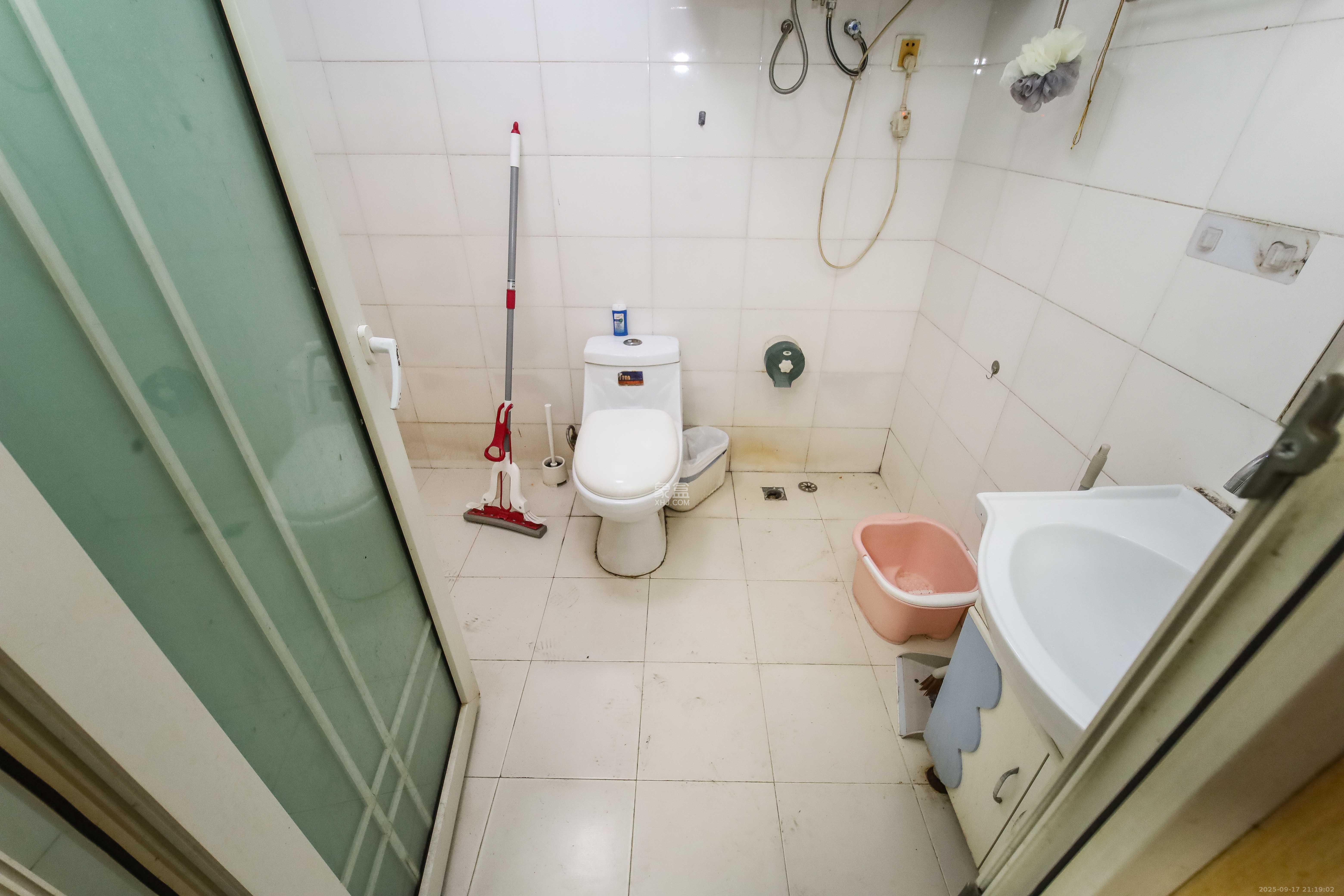 上河国际F座 1室1厅1卫 26.8万 上河国际F座 1室1厅1卫 26.8万卫生间