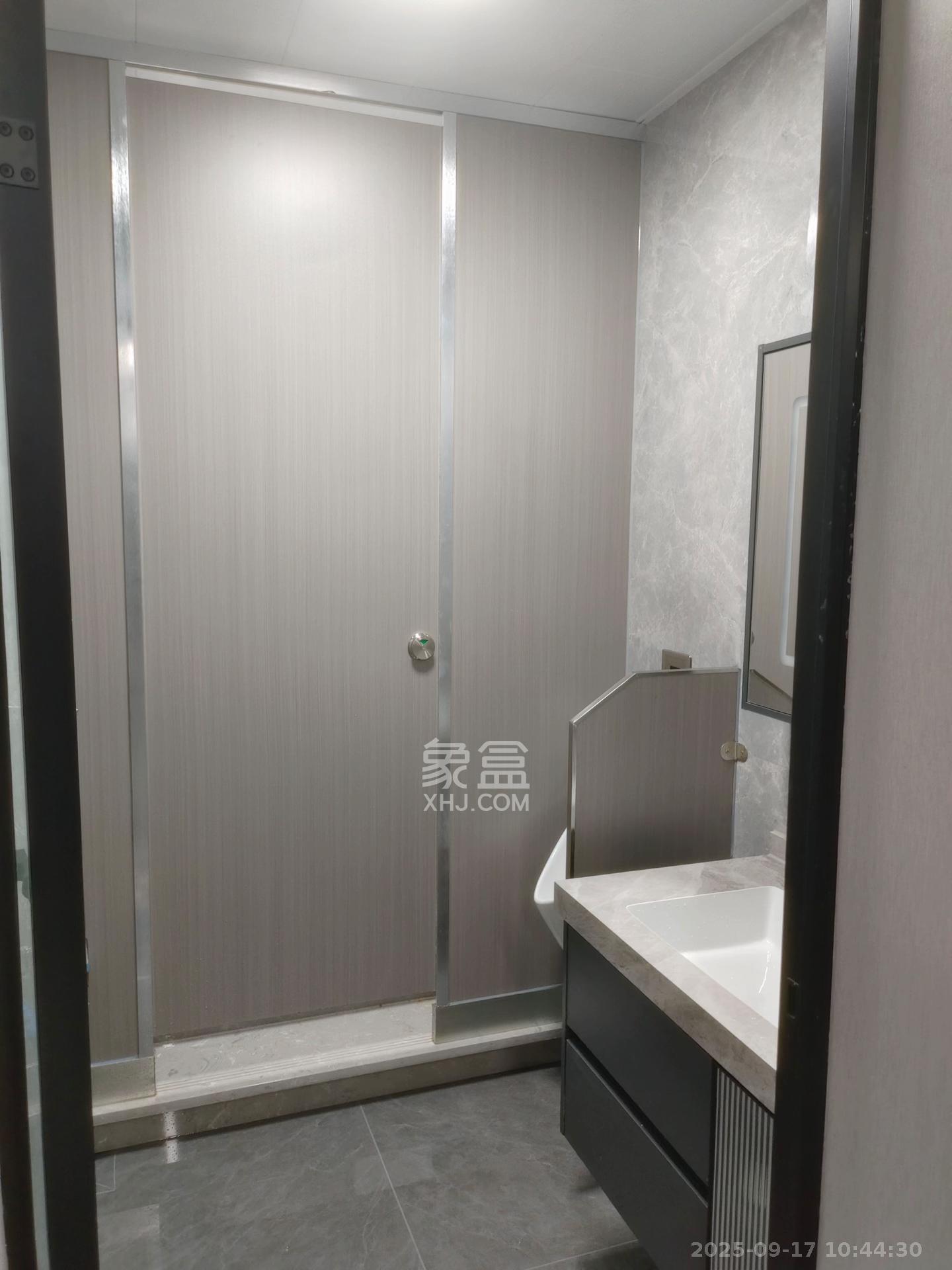 开源鑫贸大楼   248.0㎡      9000.0元/月室内图