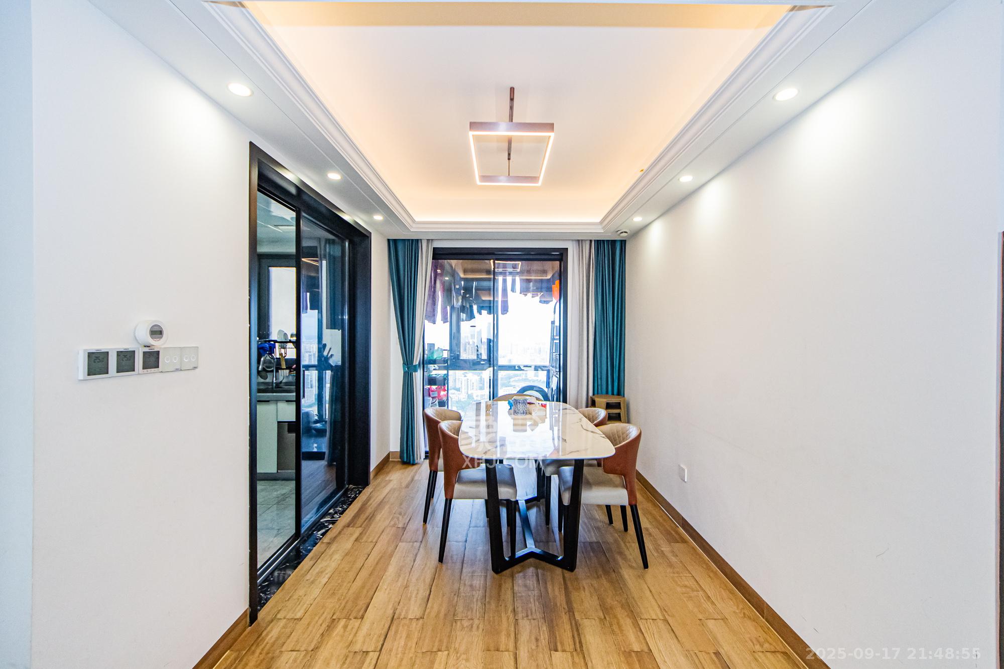 北辰三角洲C3区 3室2厅2卫 188.0万 北辰三角洲C3区 3室2厅2卫 188.0万客厅