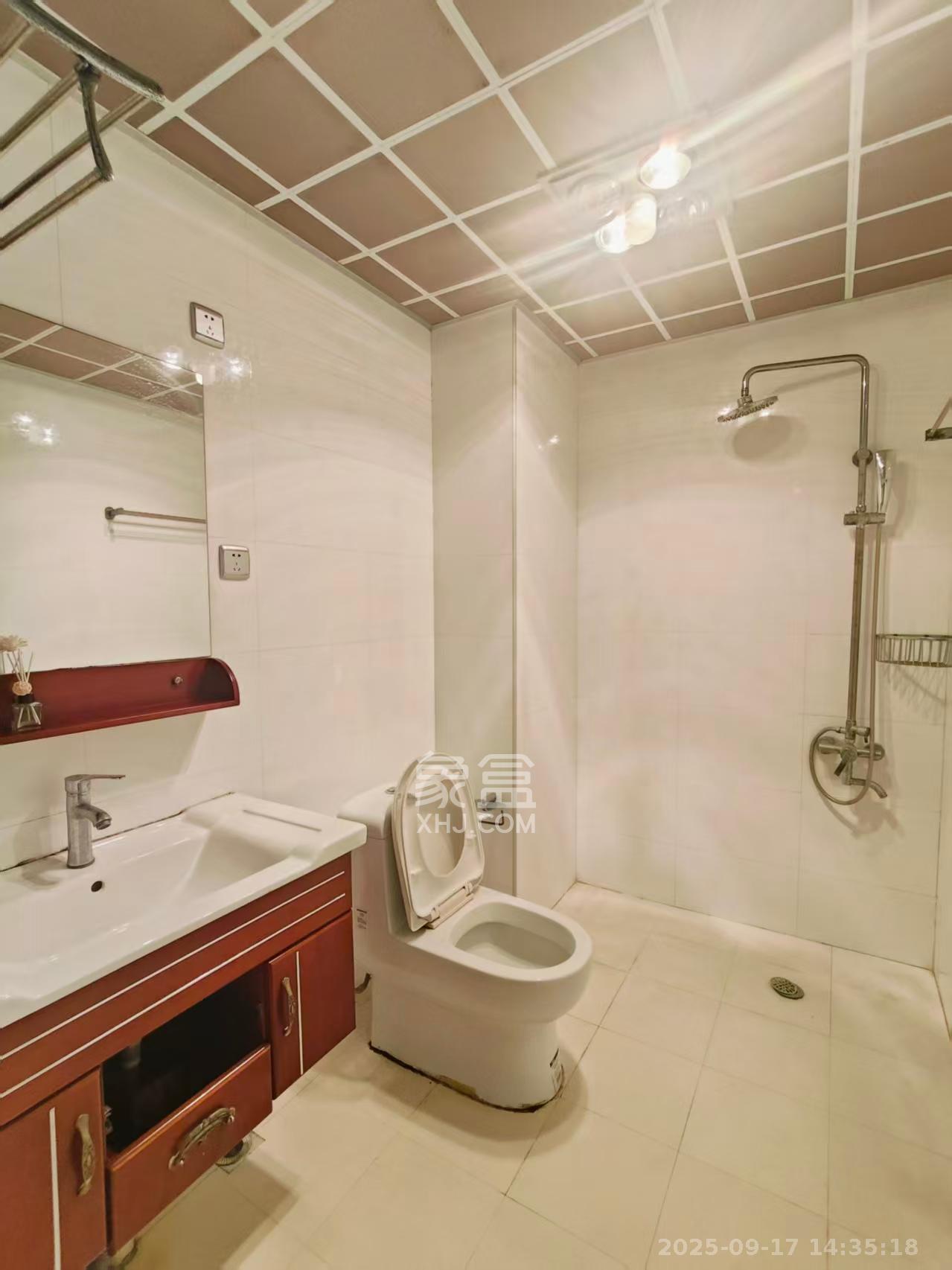 风华四季园  3室2厅2卫    3000.0元/月室内图