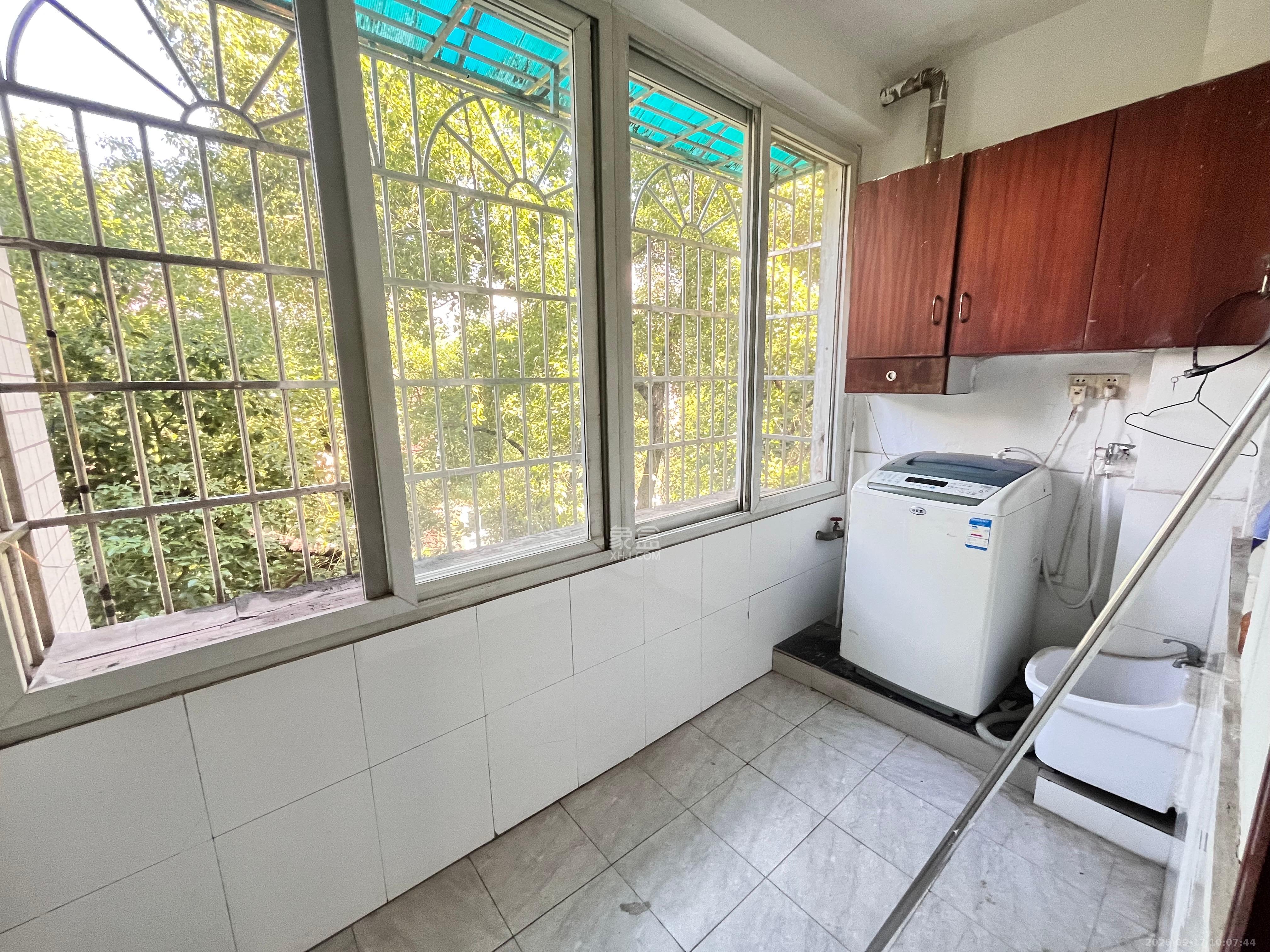 新世纪家园  3室2厅1卫    2800.0元/月室内图