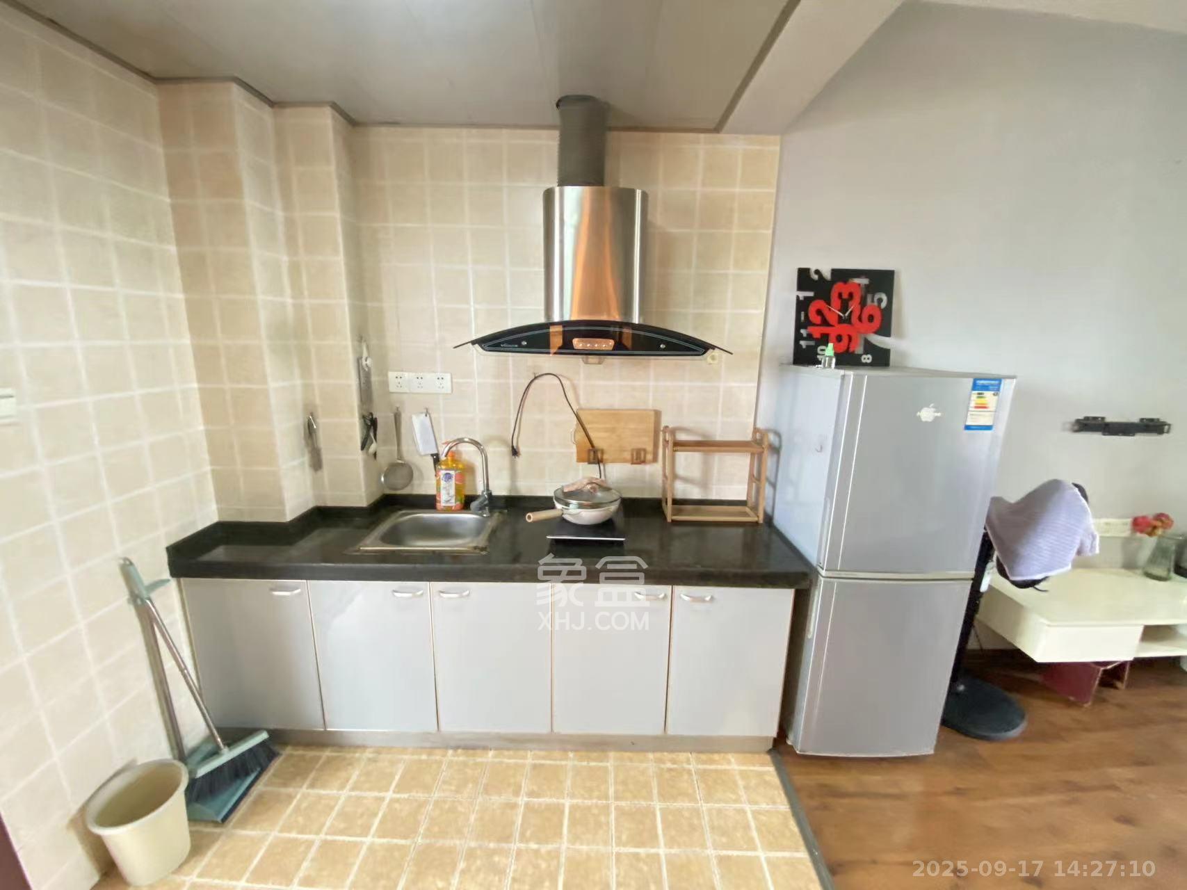 巧克力空间(建鸿达现代大厦) 1室1厅1卫 1200.0元/月 巧克力空间(建鸿达现代大厦) 1室1厅1卫 1200.0元/月室内图