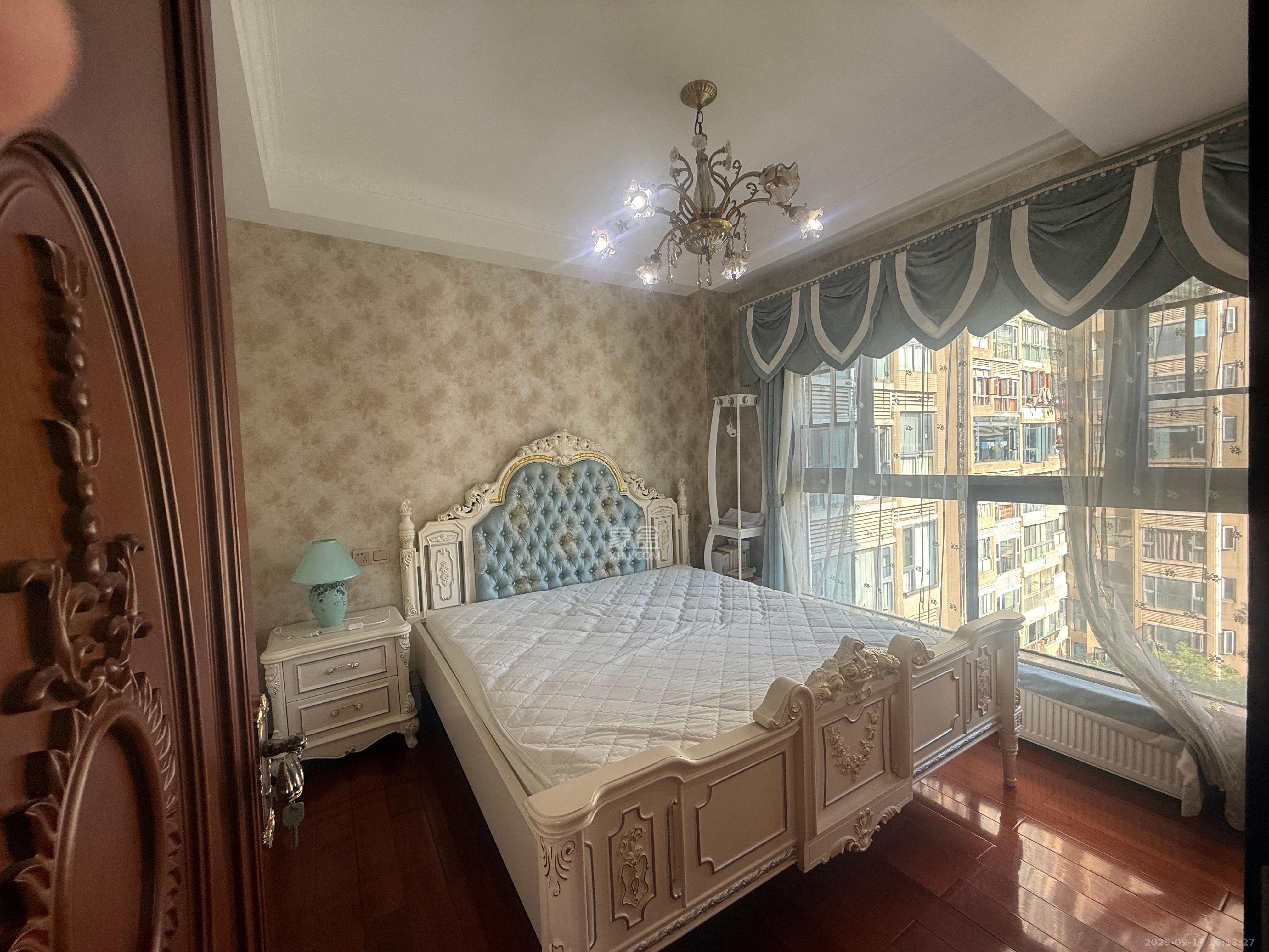 藏珑湖上国际花园 4室2厅2卫 6300.0元/月 藏珑湖上国际花园 4室2厅2卫 6300.0元/月室内图