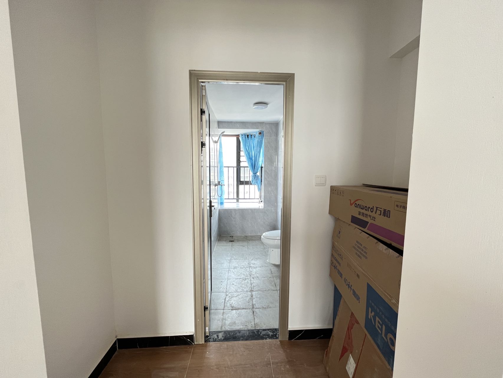 坡博家园五区  5室2厅2卫    3800.0元/月室内图