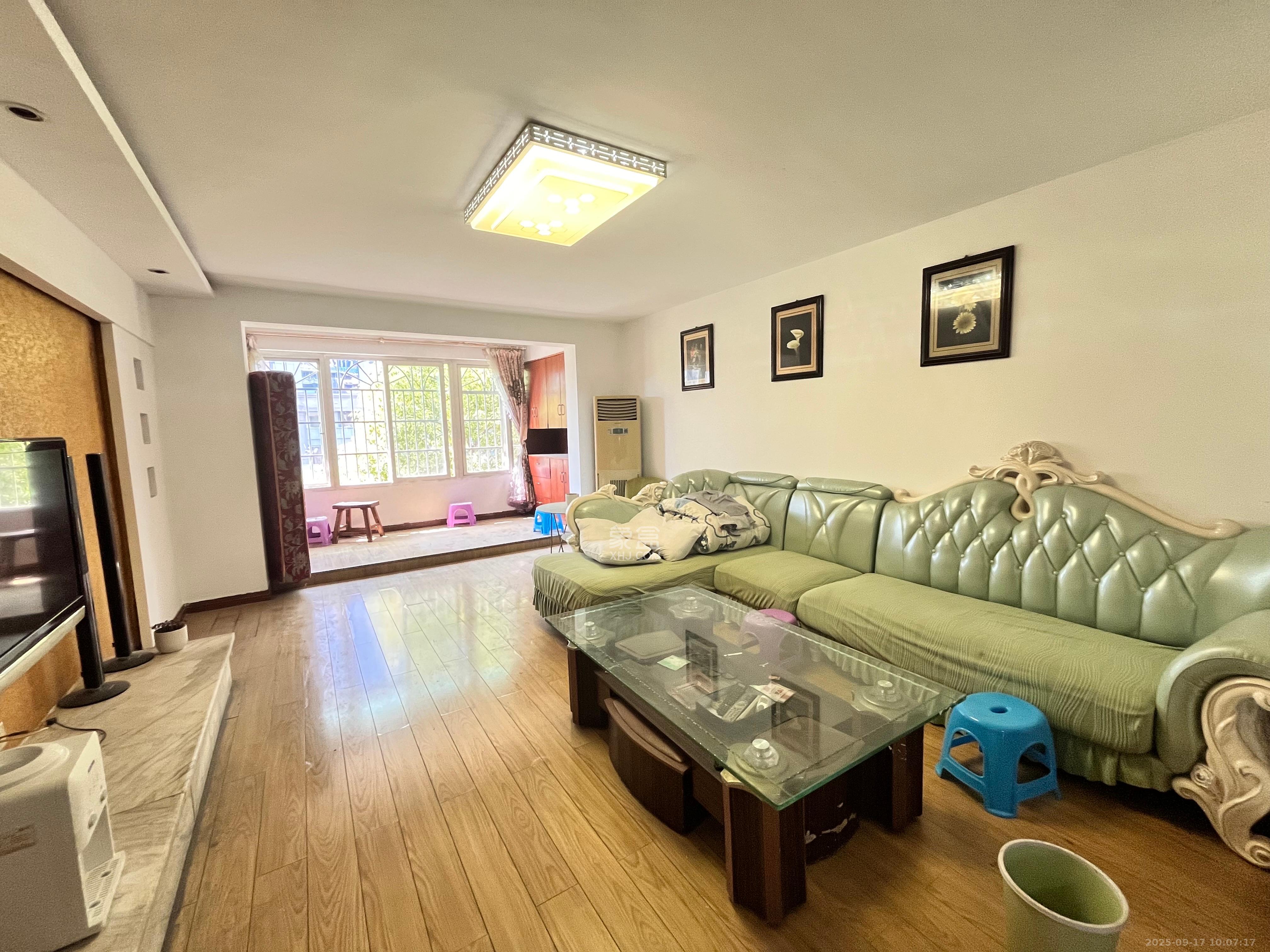 新世纪家园 3室2厅1卫 2800.0元/月 新世纪家园 3室2厅1卫 2800.0元/月室内图