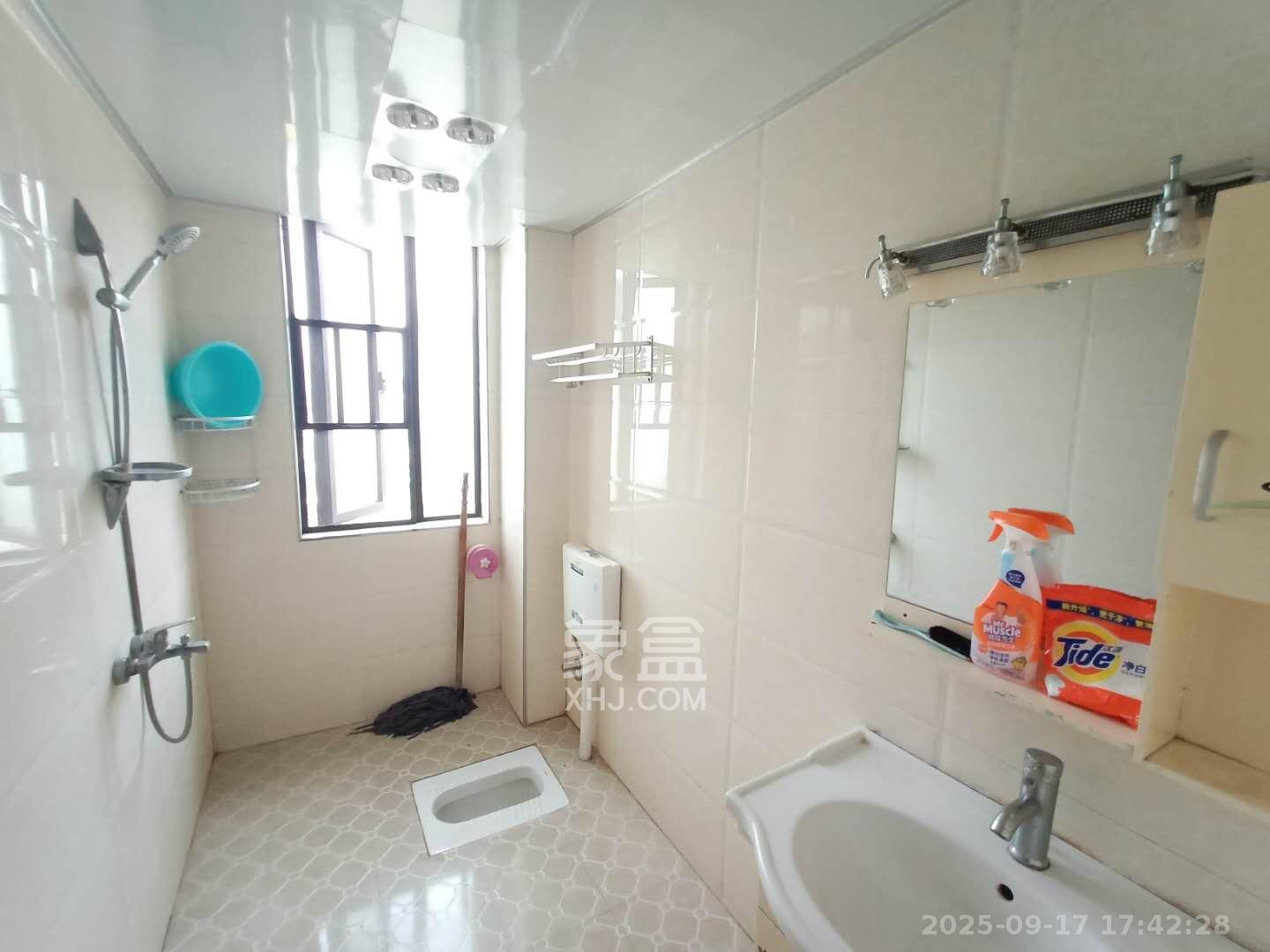 南枫时光 4室2厅2卫 3200.0元/月 南枫时光 4室2厅2卫 3200.0元/月室内图