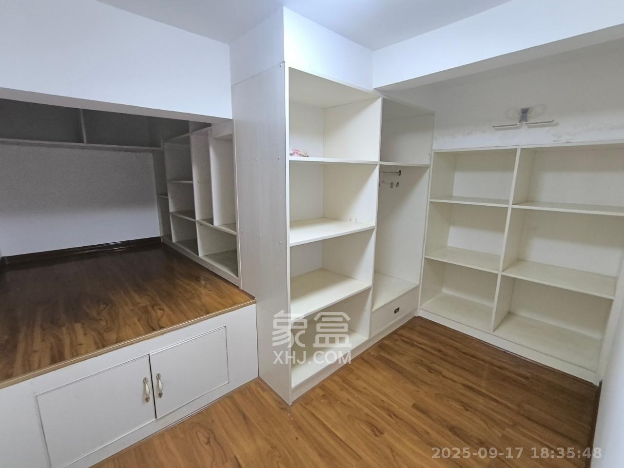 洋湖时代  1室1厅1卫    1300.0元/月