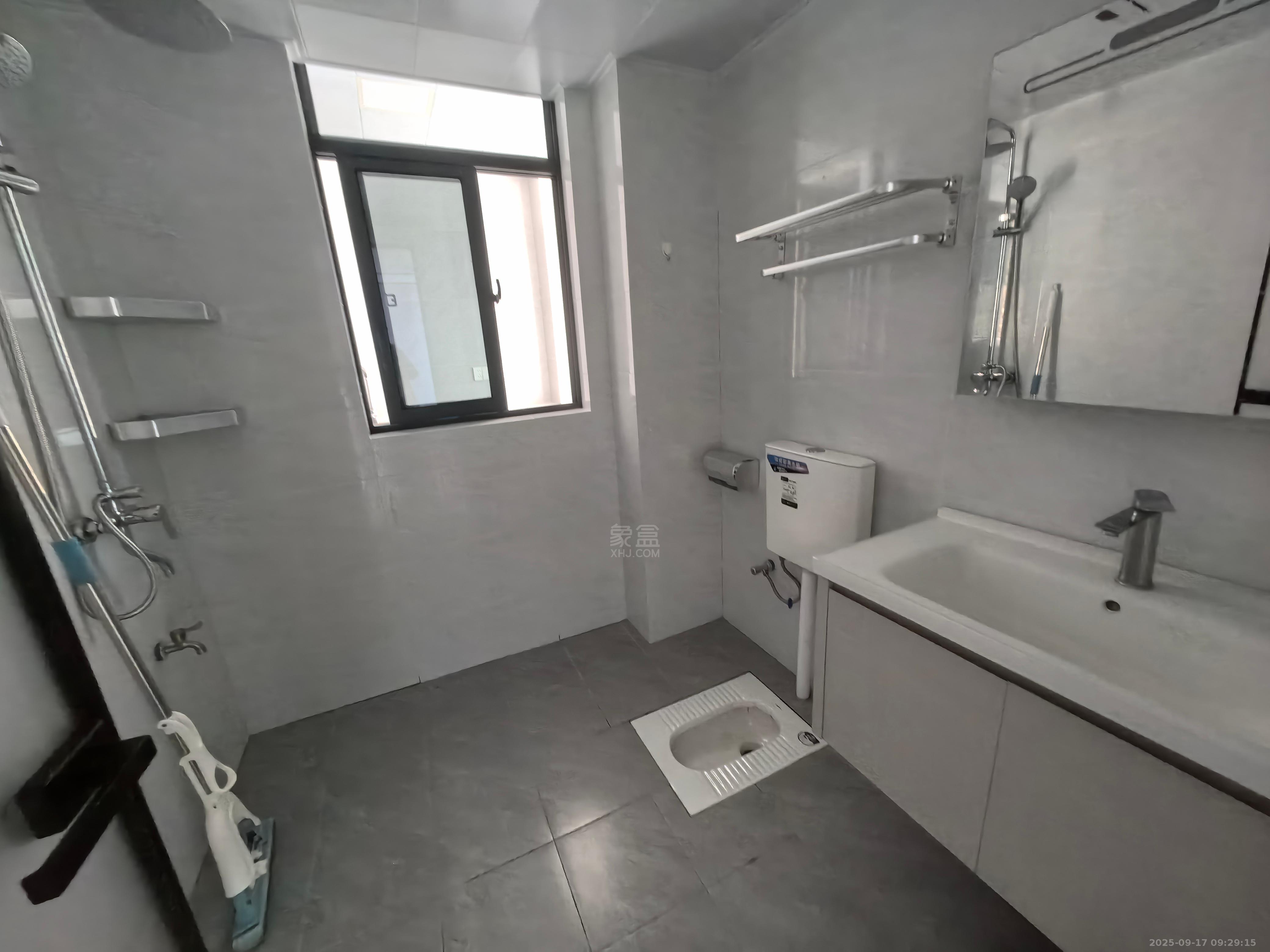 学府时代 3室2厅2卫 1700.0元/月 学府时代 3室2厅2卫 1700.0元/月室内图