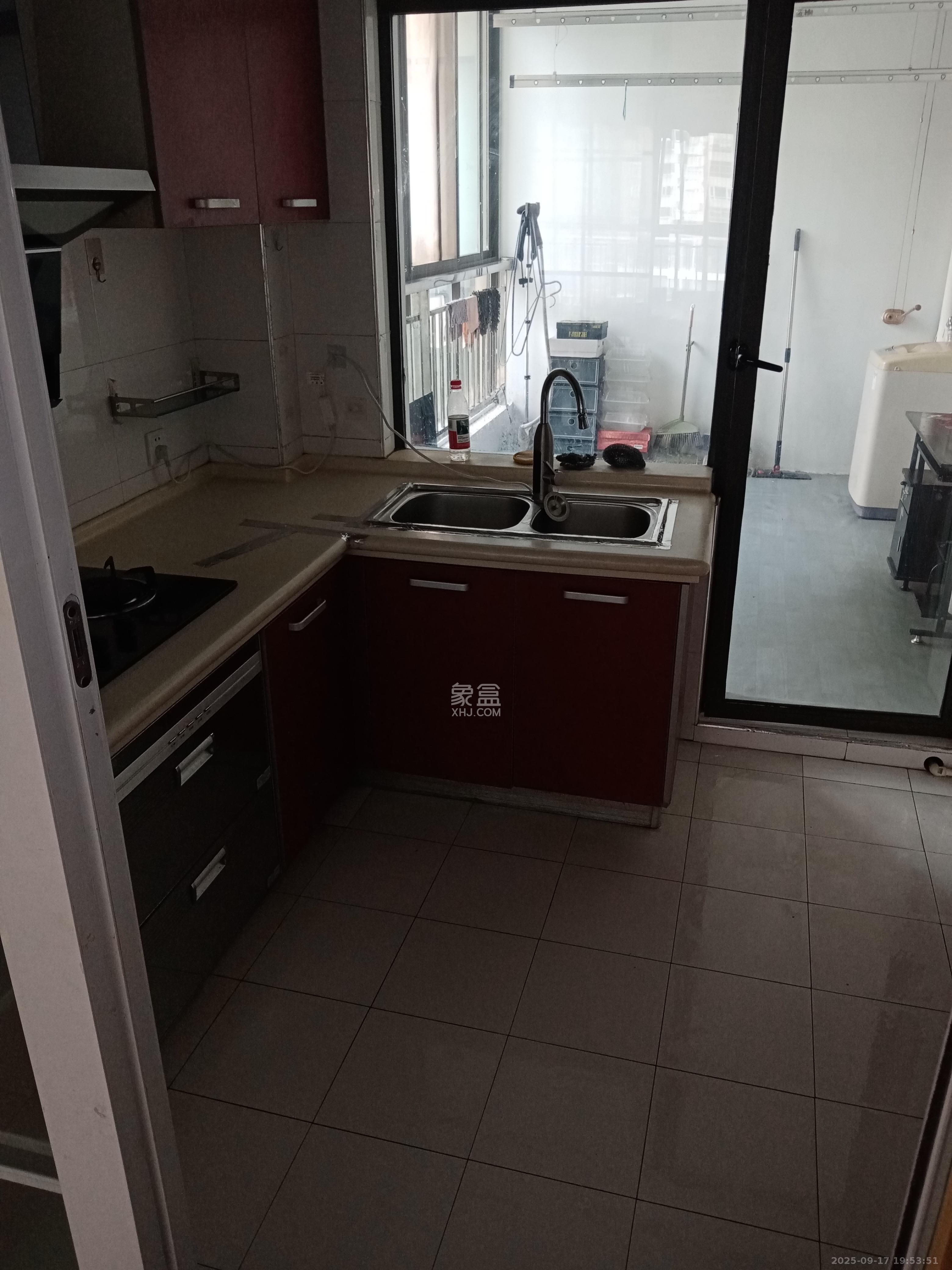 山水花都  2室1厅1卫    2000.0元/月室内图