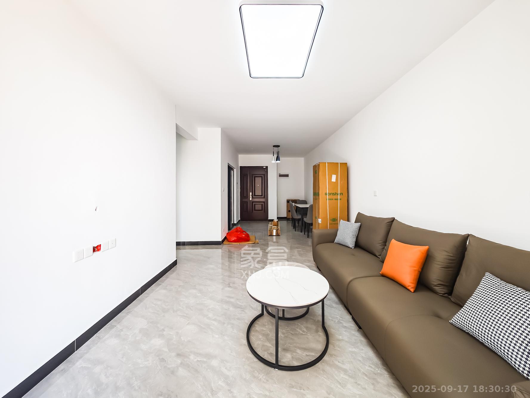 青竹湖曦园  3室2厅1卫    48.0万客厅