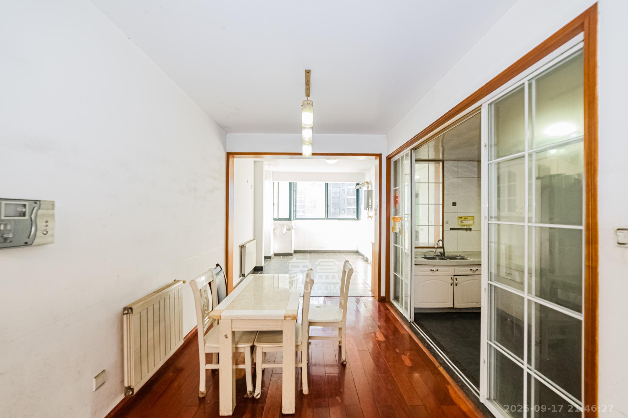 湘江世纪城星江苑 3室2厅2卫 120.0万 湘江世纪城星江苑 3室2厅2卫 120.0万客厅