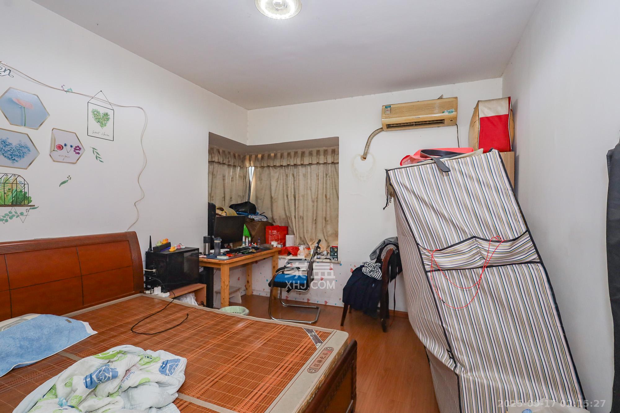 金麓西岸和苑 2室2厅1卫 63.3万 金麓西岸和苑 2室2厅1卫 63.3万卧室