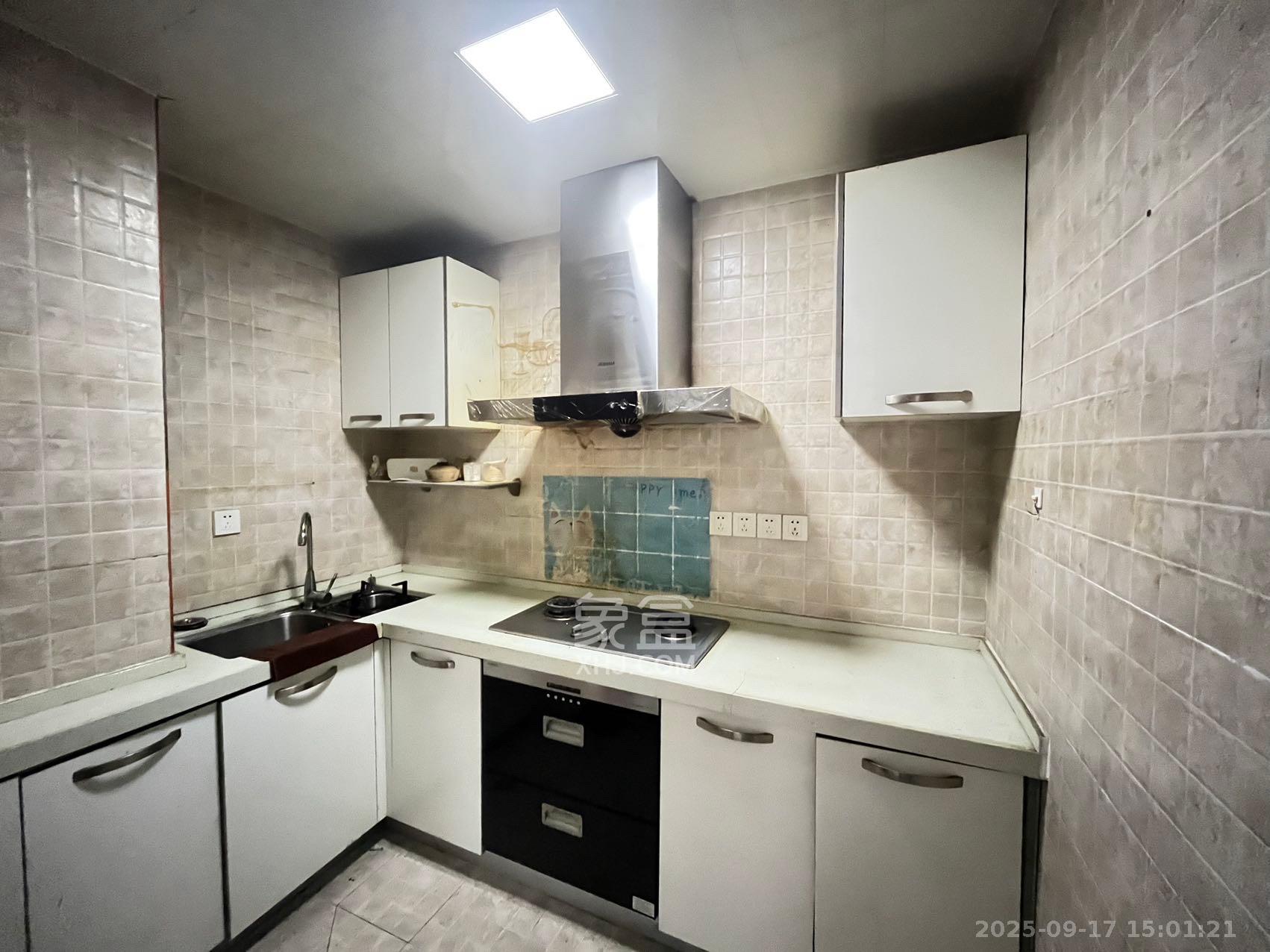 中南红领邦(红星嘉和苑) 3室1厅1卫 1800.0元/月 中南红领邦(红星嘉和苑) 3室1厅1卫 1800.0元/月室内图