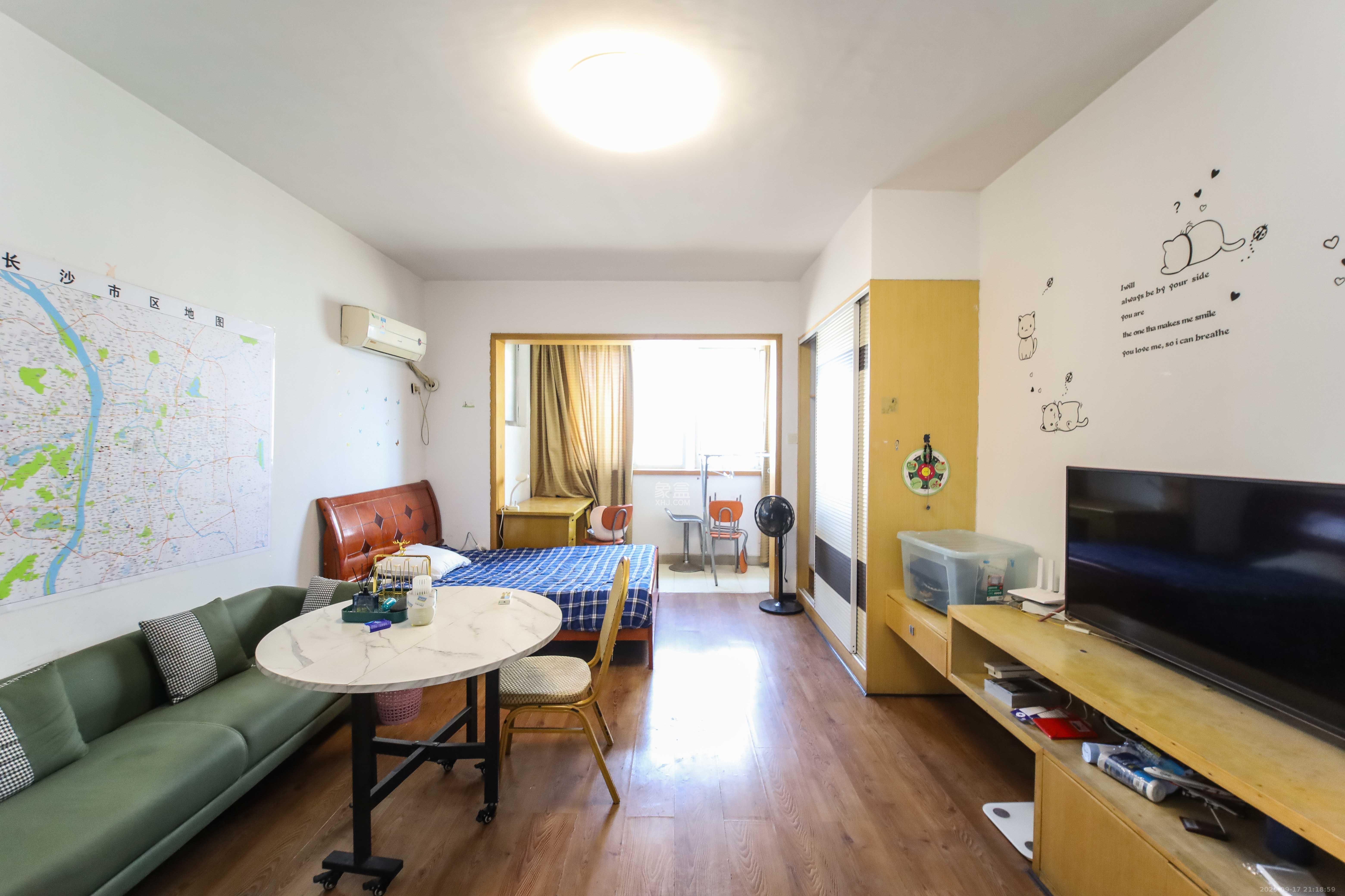 上河国际F座 1室1厅1卫 26.8万 上河国际F座 1室1厅1卫 26.8万客厅