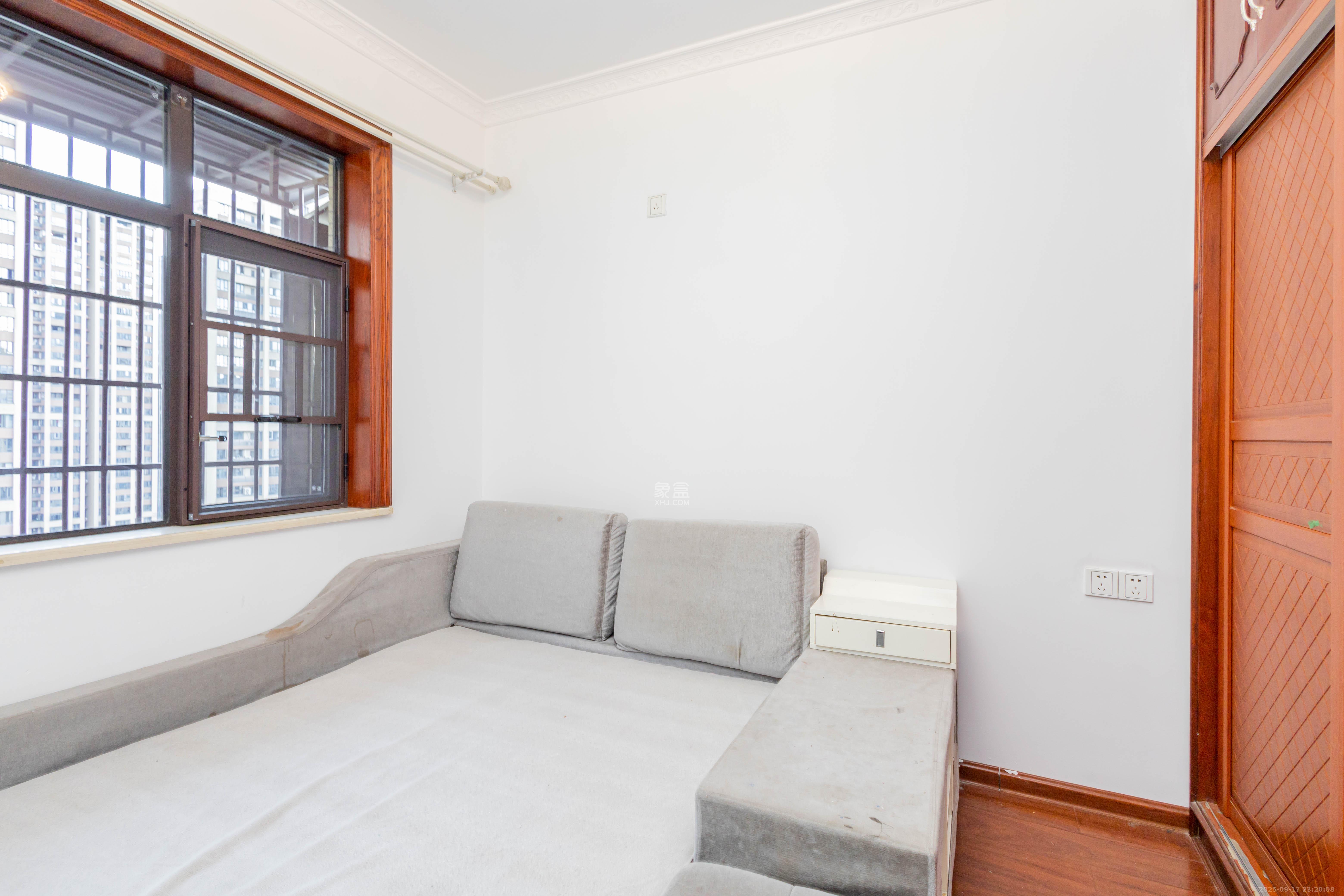 盛隆佳园 4室2厅2卫 126.0万 盛隆佳园 4室2厅2卫 126.0万卧室