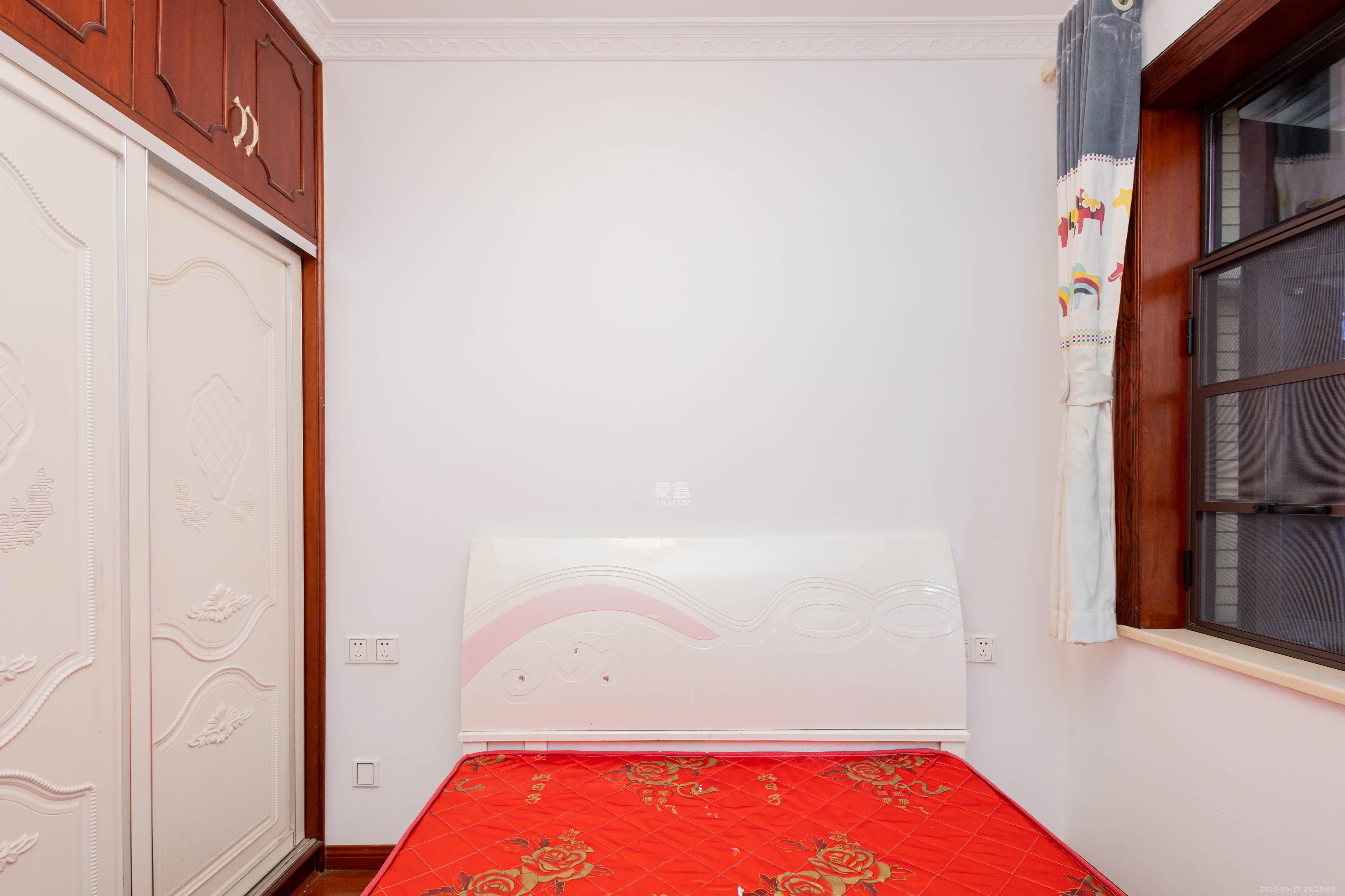 盛隆佳园 4室2厅2卫 126.0万 盛隆佳园 4室2厅2卫 126.0万卧室