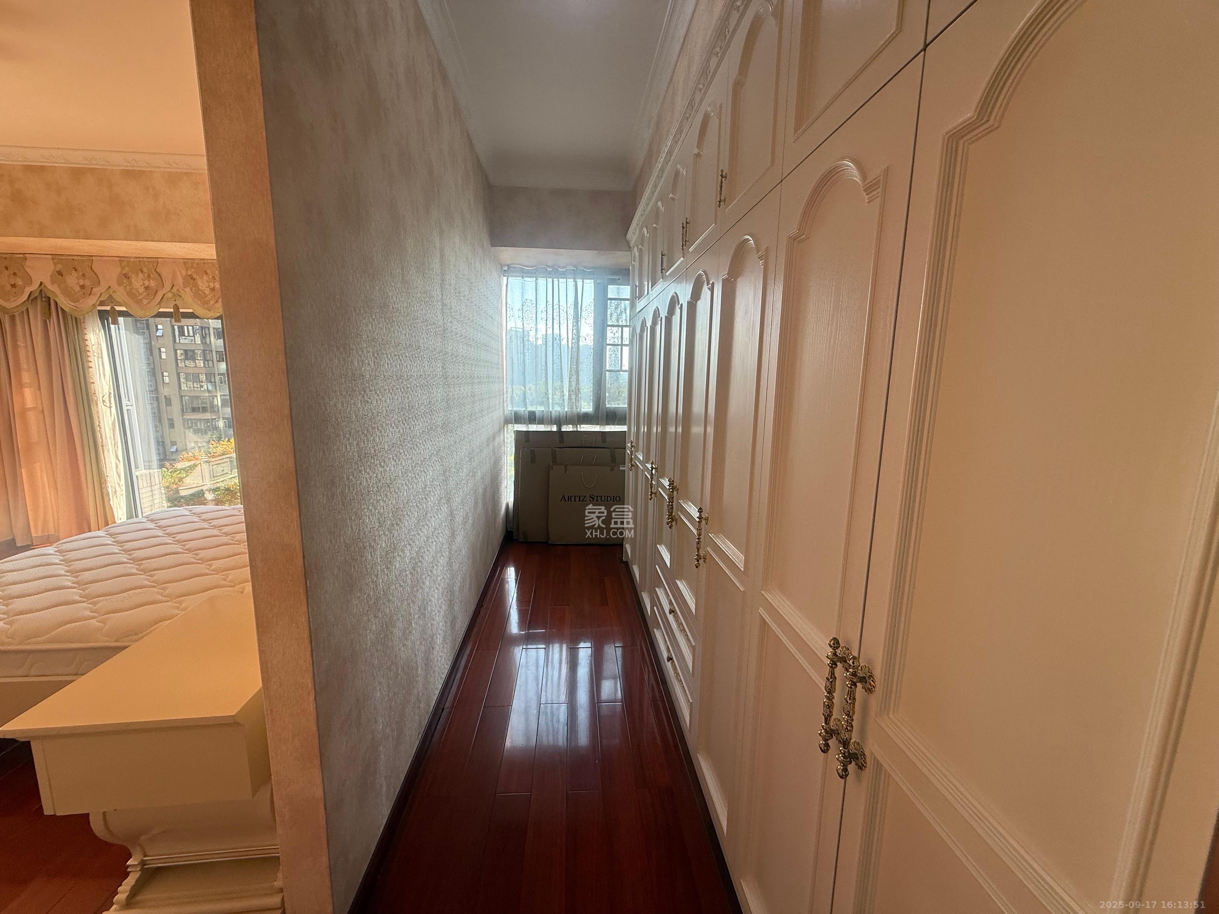 藏珑湖上国际花园 4室2厅2卫 6300.0元/月 藏珑湖上国际花园 4室2厅2卫 6300.0元/月室内图