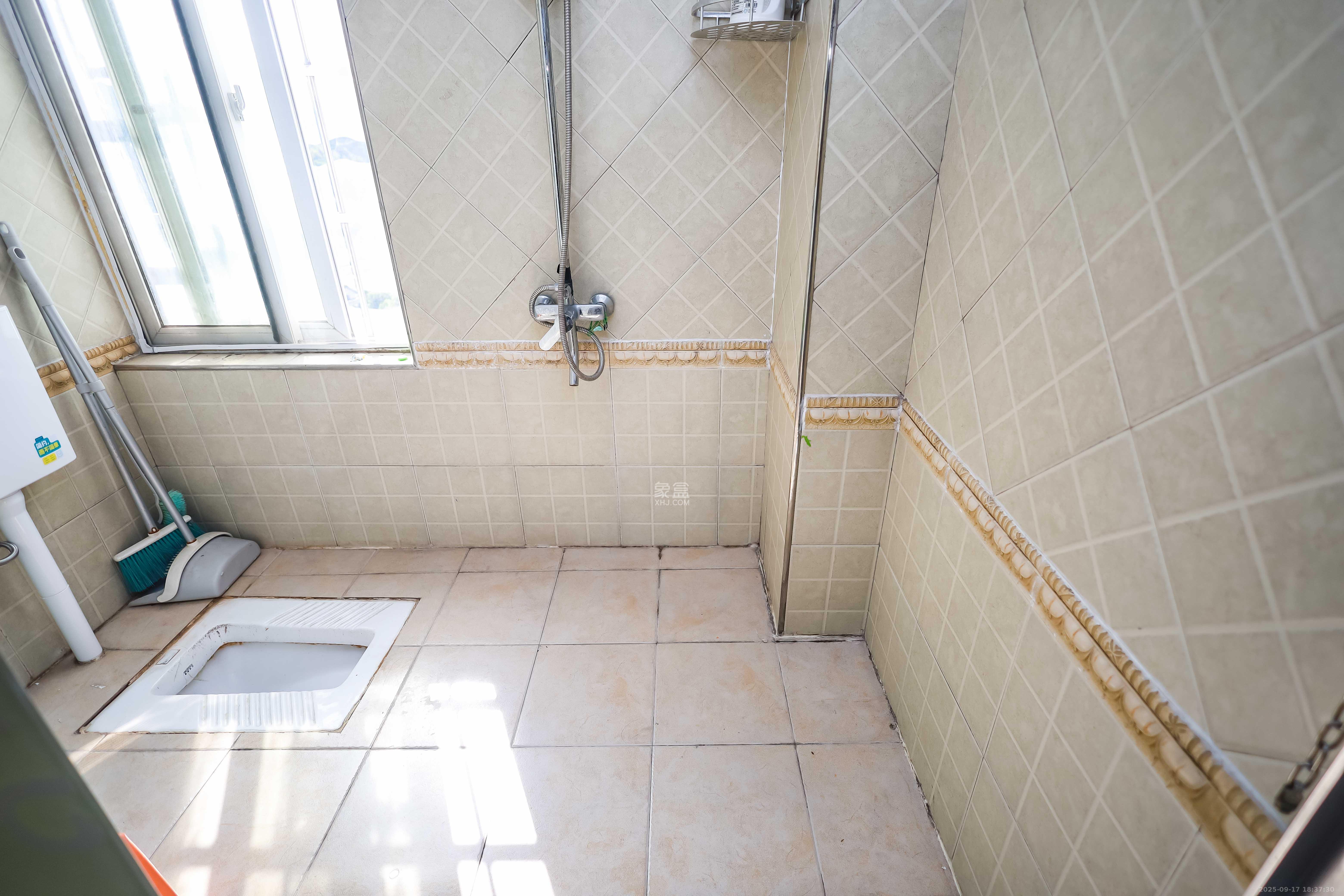 枫雅名苑  3室2厅2卫    136.0万卫生间